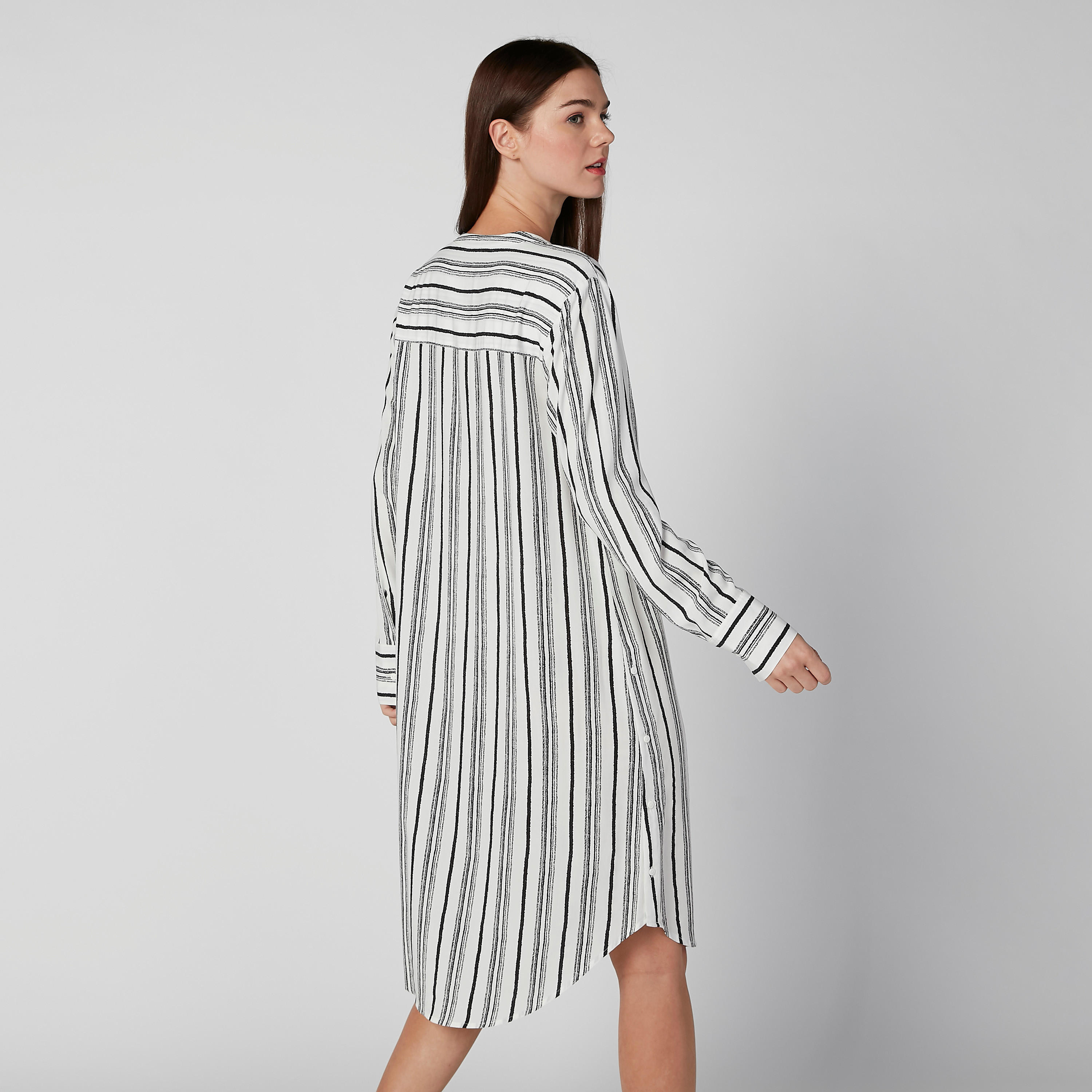 فستان قميص مقلّم متوسط الطول بأكمام طويلة وأزرار-women-clothing-dresses-image-6
