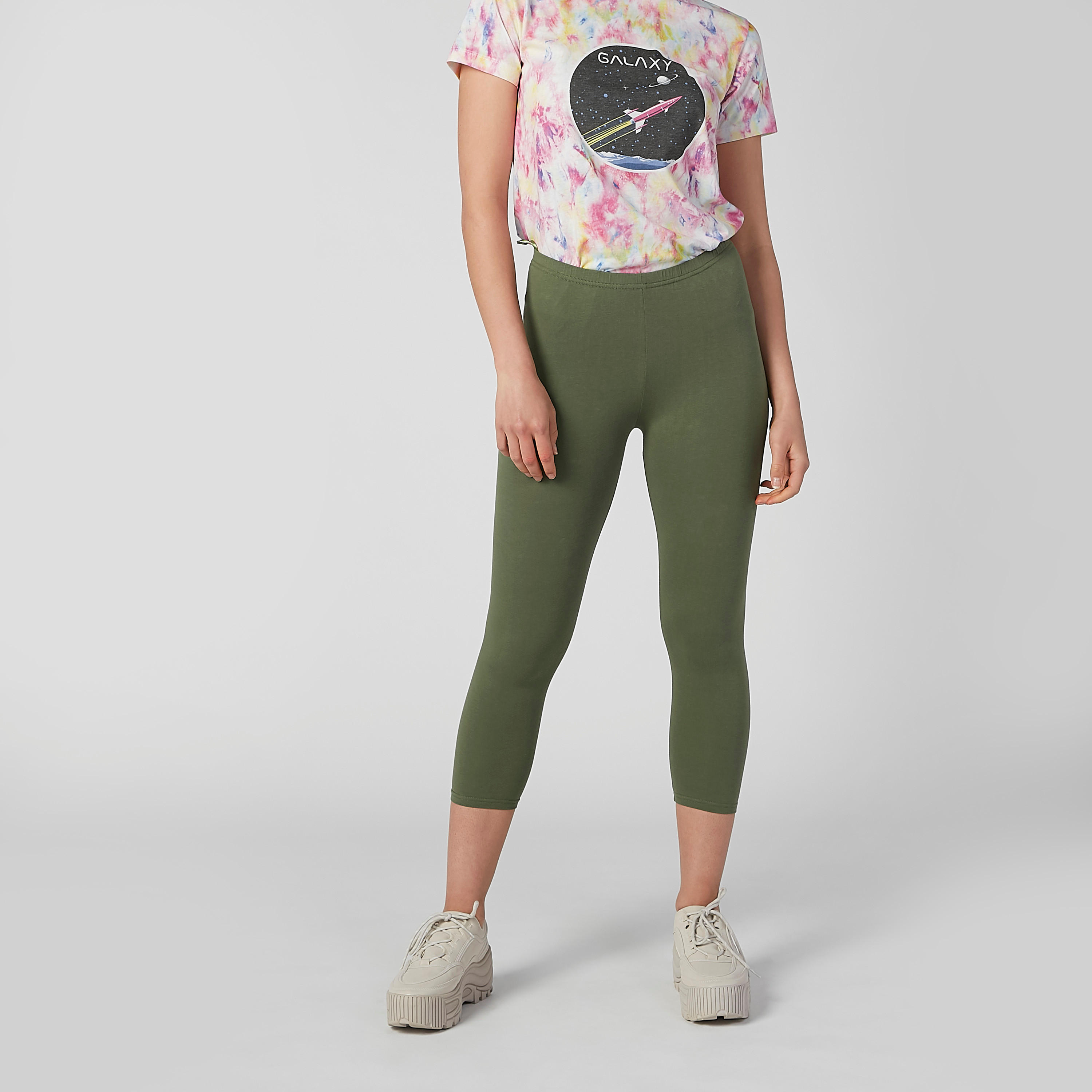 بنطال ليقنز سادة بطول 3/4 بخصر مطّاطي-women-clothing-bottoms-leggings-image-1