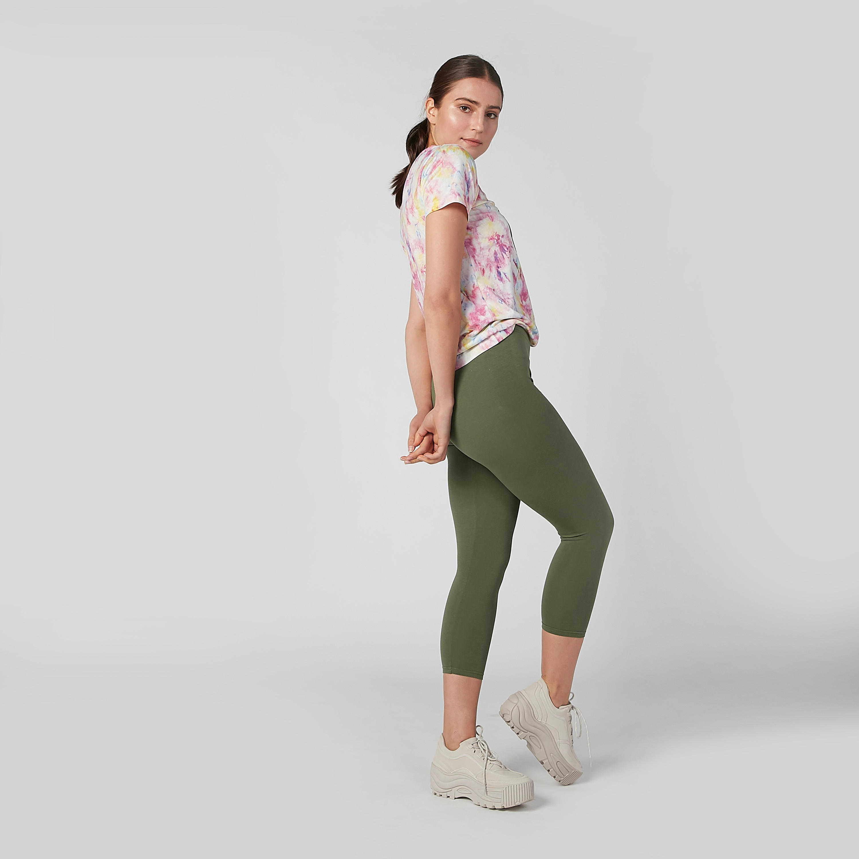 بنطال ليقنز سادة بطول 3/4 بخصر مطّاطي-women-clothing-bottoms-leggings-image-4