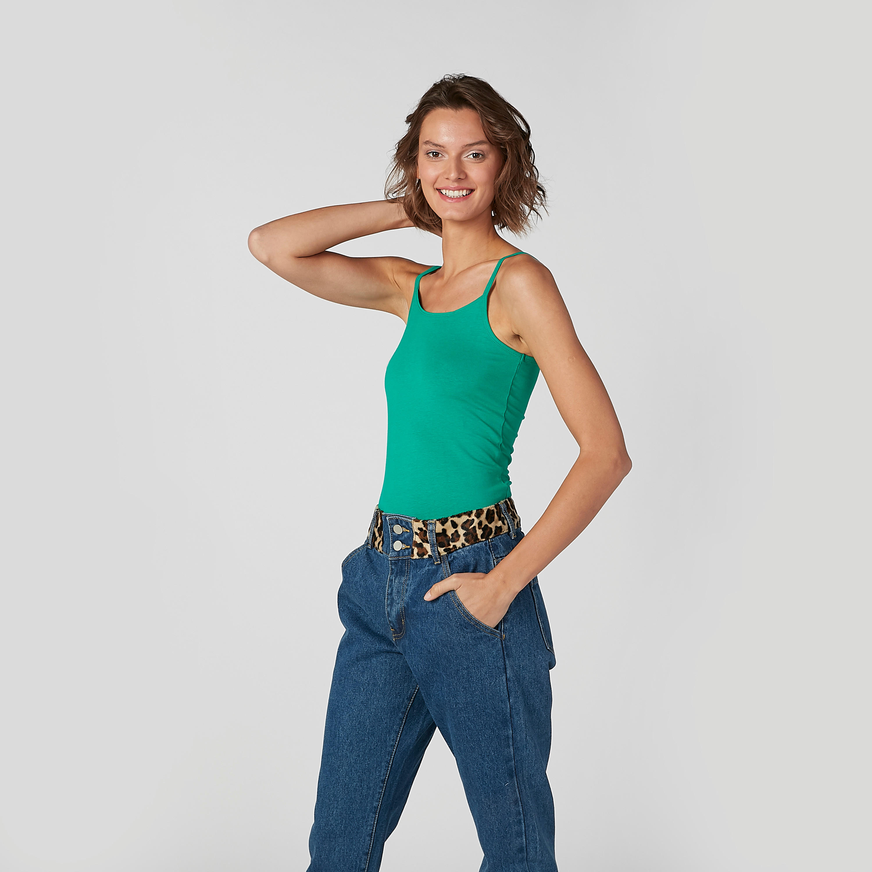 بلوزة سادة بياقة عميقة وحمّالات رفيعة-women-clothing-tshirts-image-2