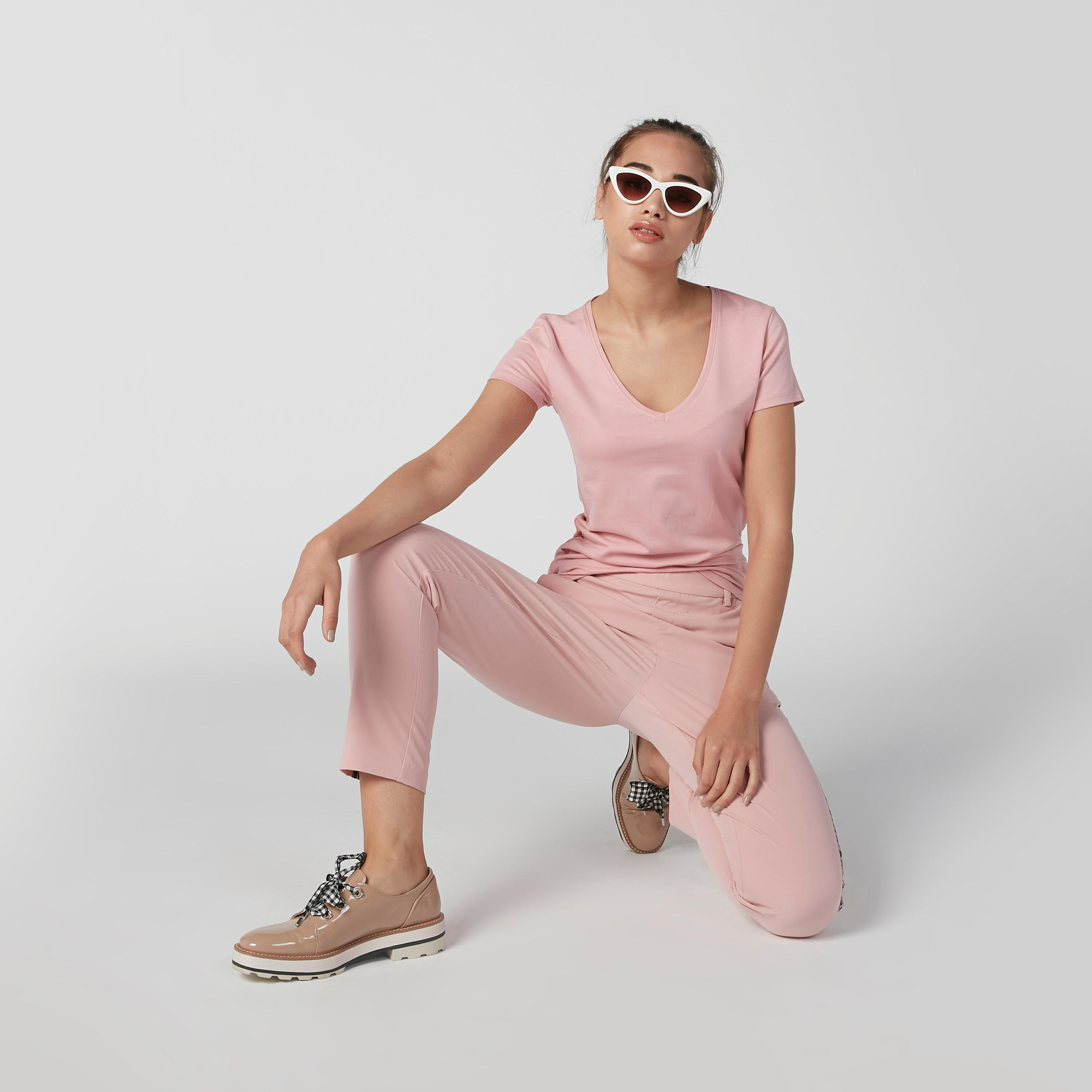 تيشيرت سادة بياقة V وأكمام قصيرة-women-clothing-tshirts-image-1
