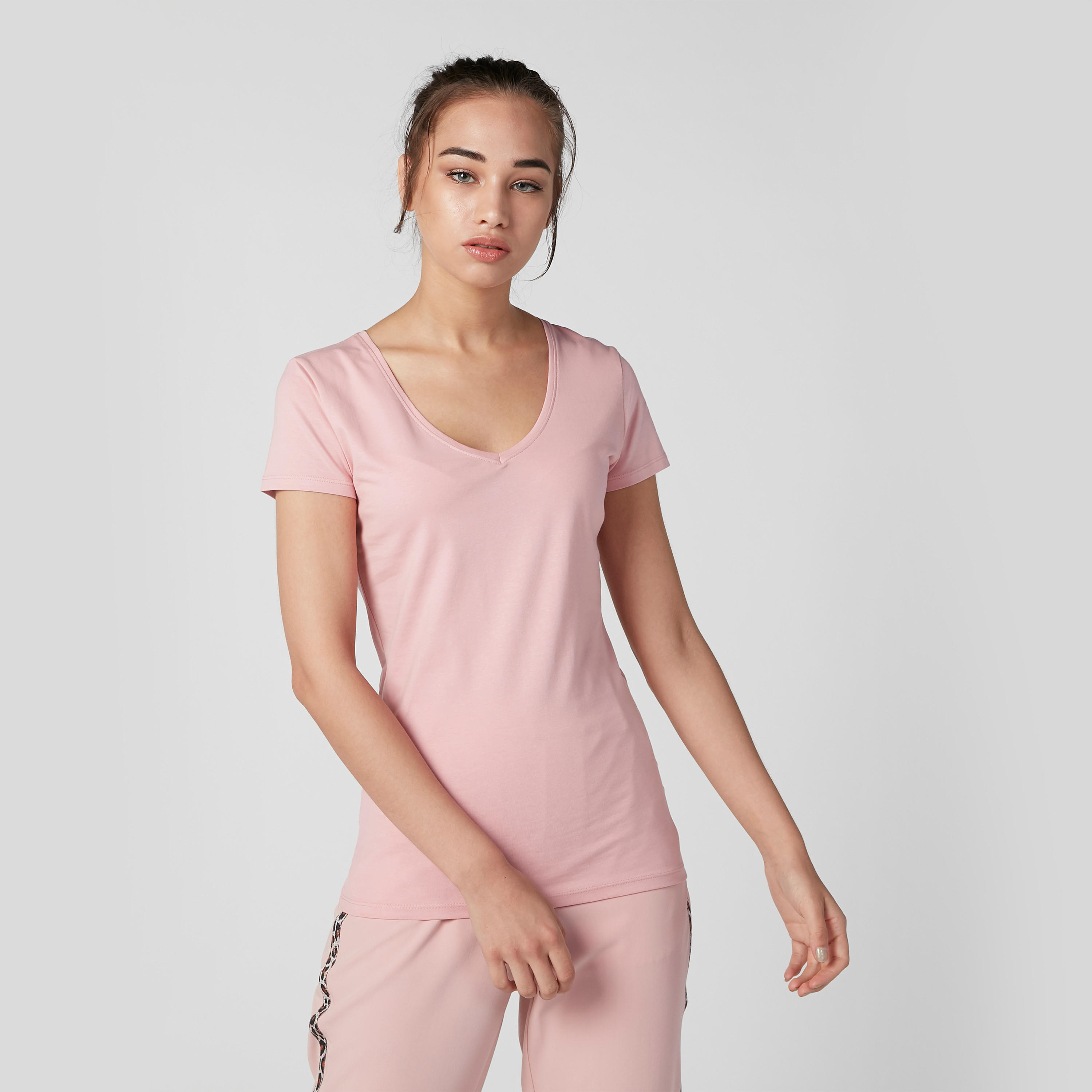 تيشيرت سادة بياقة V وأكمام قصيرة-women-clothing-tshirts-image-2