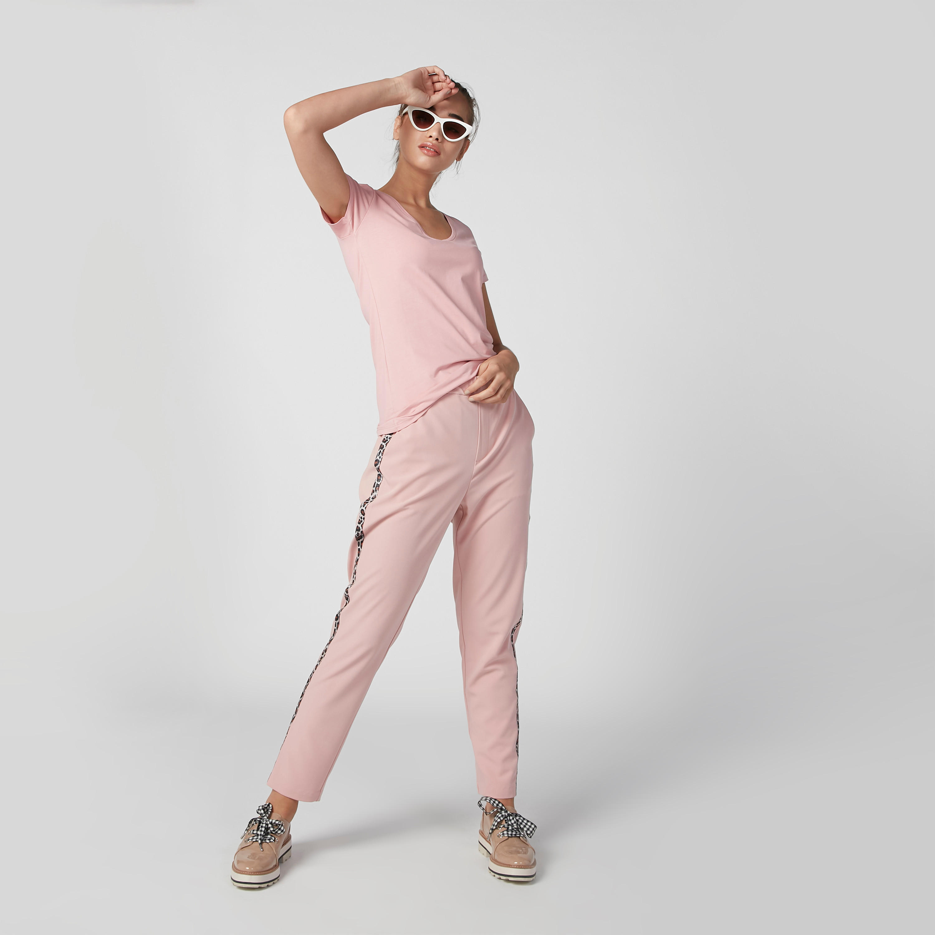 تيشيرت سادة بياقة V وأكمام قصيرة-women-clothing-tshirts-image-3