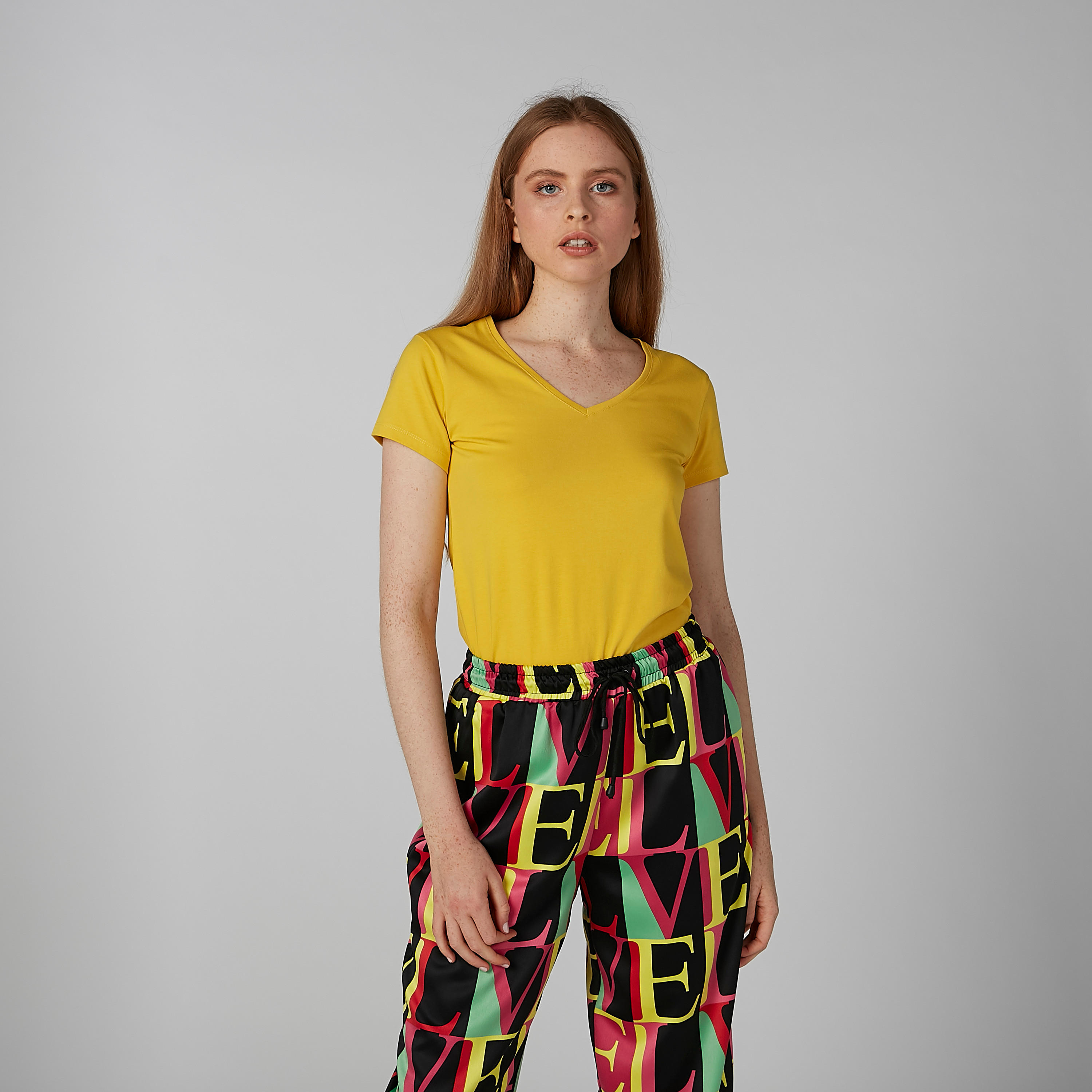 تيشيرت سادة بياقة V وأكمام قصيرة-women-clothing-tshirts-image-1