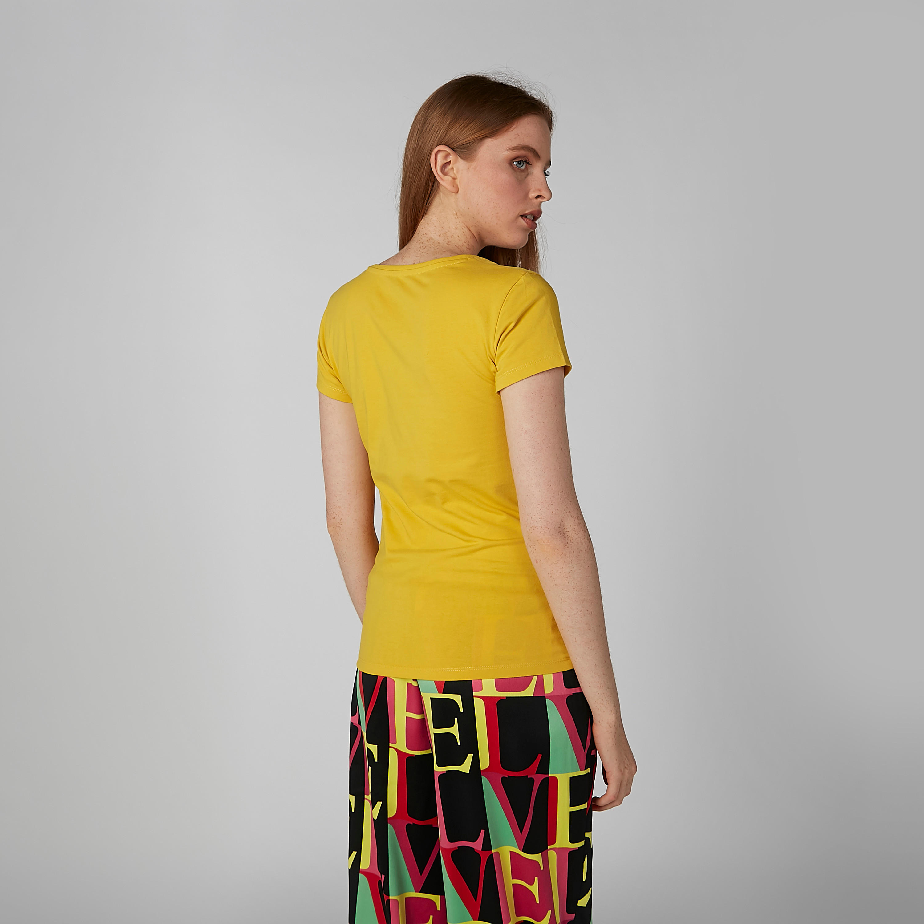 تيشيرت سادة بياقة V وأكمام قصيرة-women-clothing-tshirts-image-3