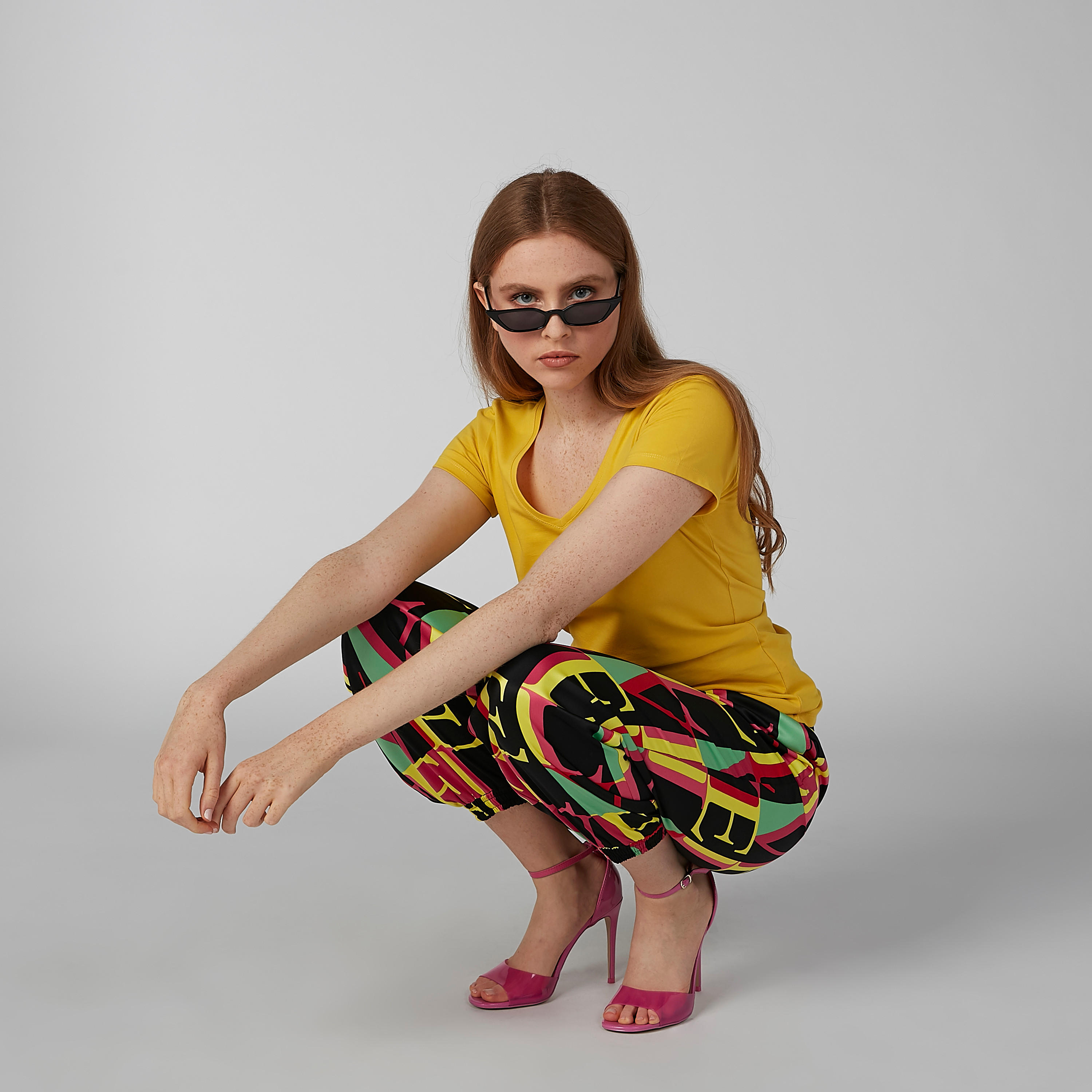 تيشيرت سادة بياقة V وأكمام قصيرة-women-clothing-tshirts-image-4