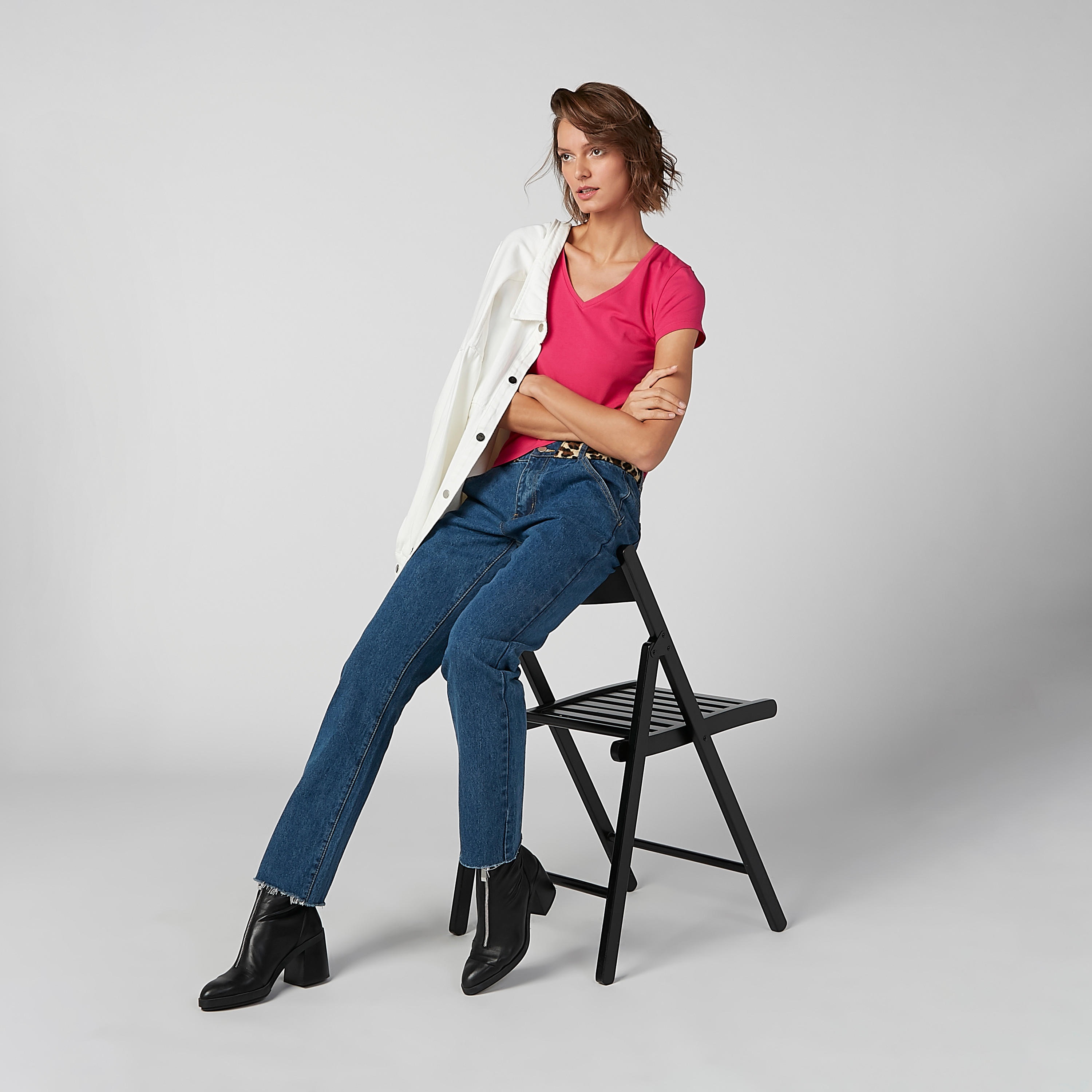 تيشيرت سادة بياقة V وأكمام كاب-women-clothing-tshirts-image-2