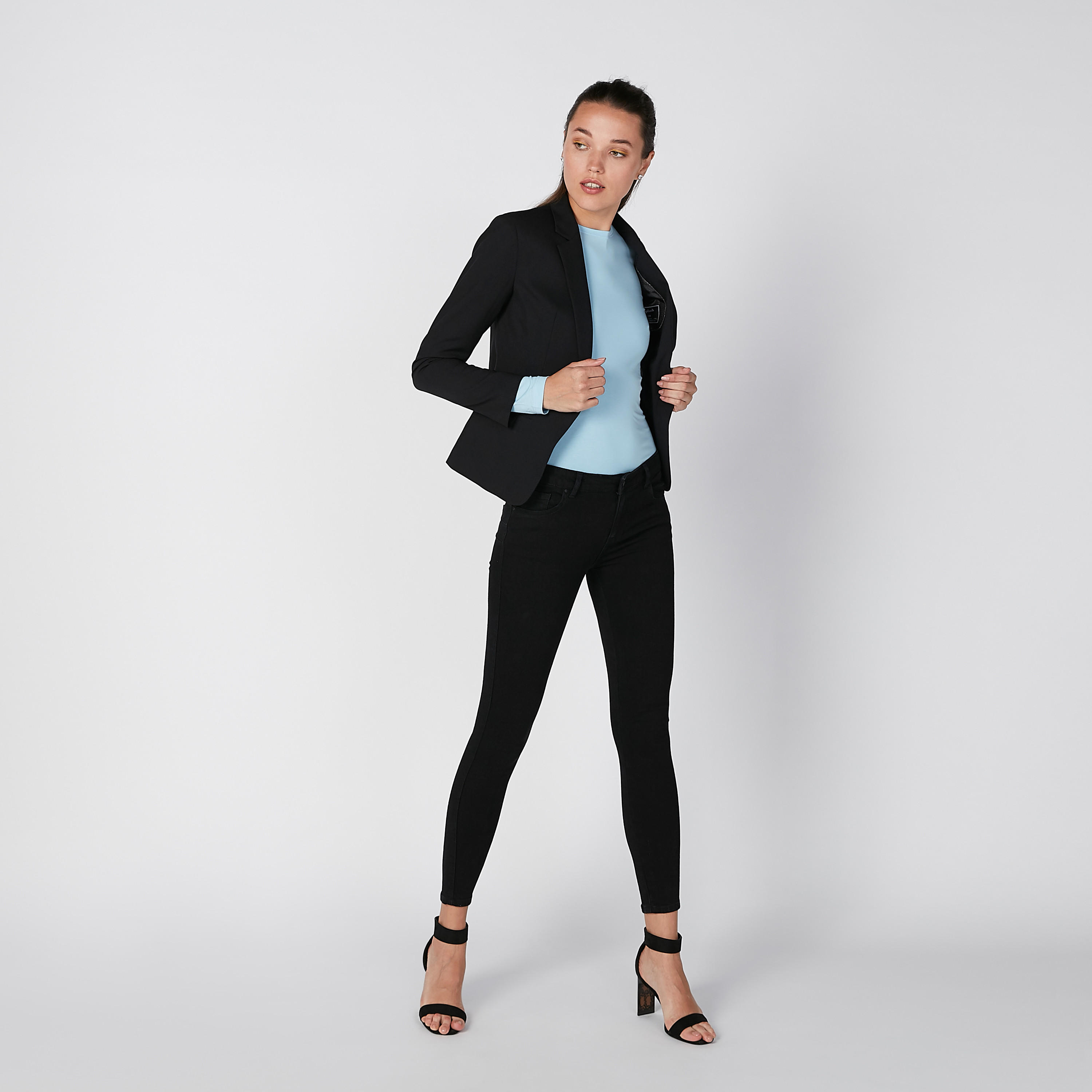 بلوزة سادة بياقة مستديرة وأكمام طويلة-women-clothing-tshirts-image-3
