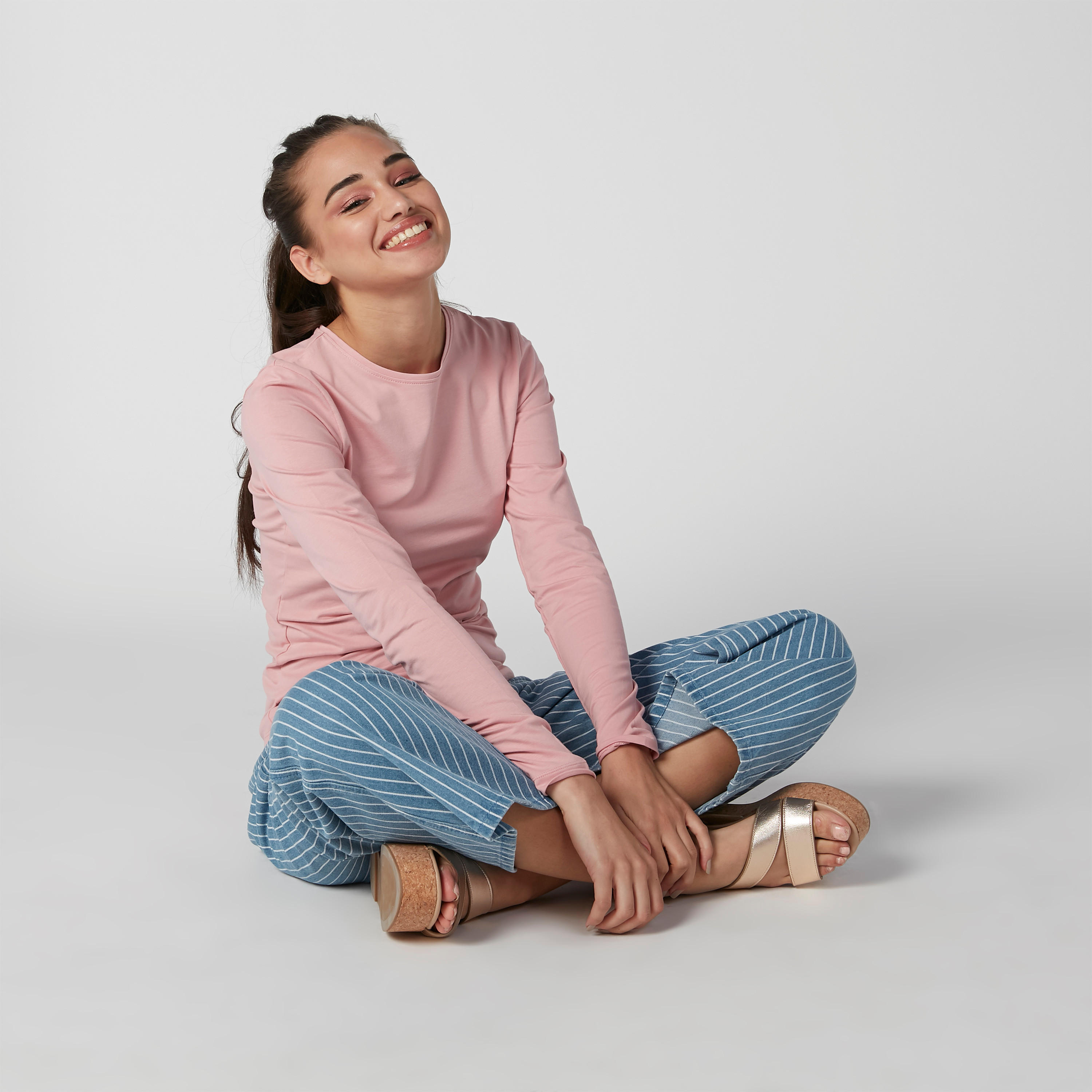 تيشيرت سادة بياقة مستديرة وأكمام طويلة-women-clothing-tshirts-image-1