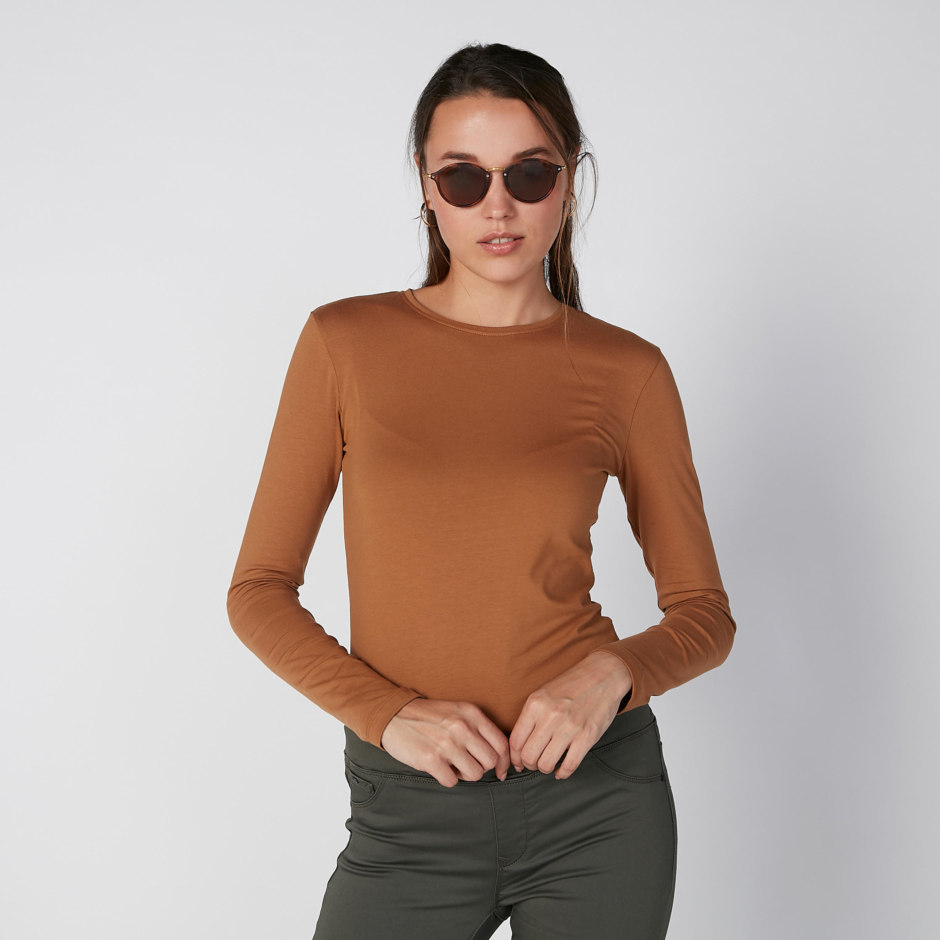 بلوزة سادة بياقة مستديرة وأكمام طويلة-women-clothing-tshirts-image-3