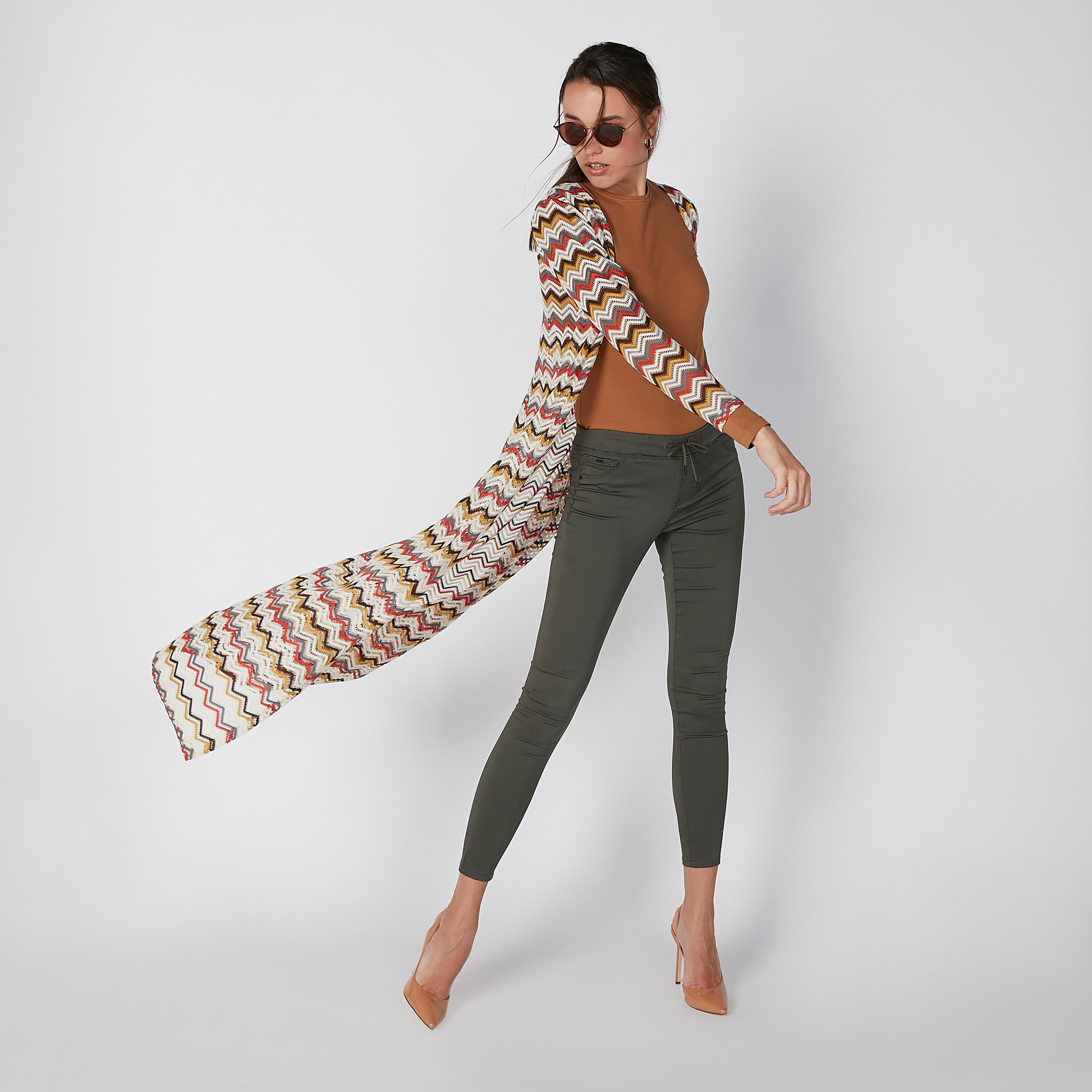 بلوزة سادة بياقة مستديرة وأكمام طويلة-women-clothing-tshirts-image-1