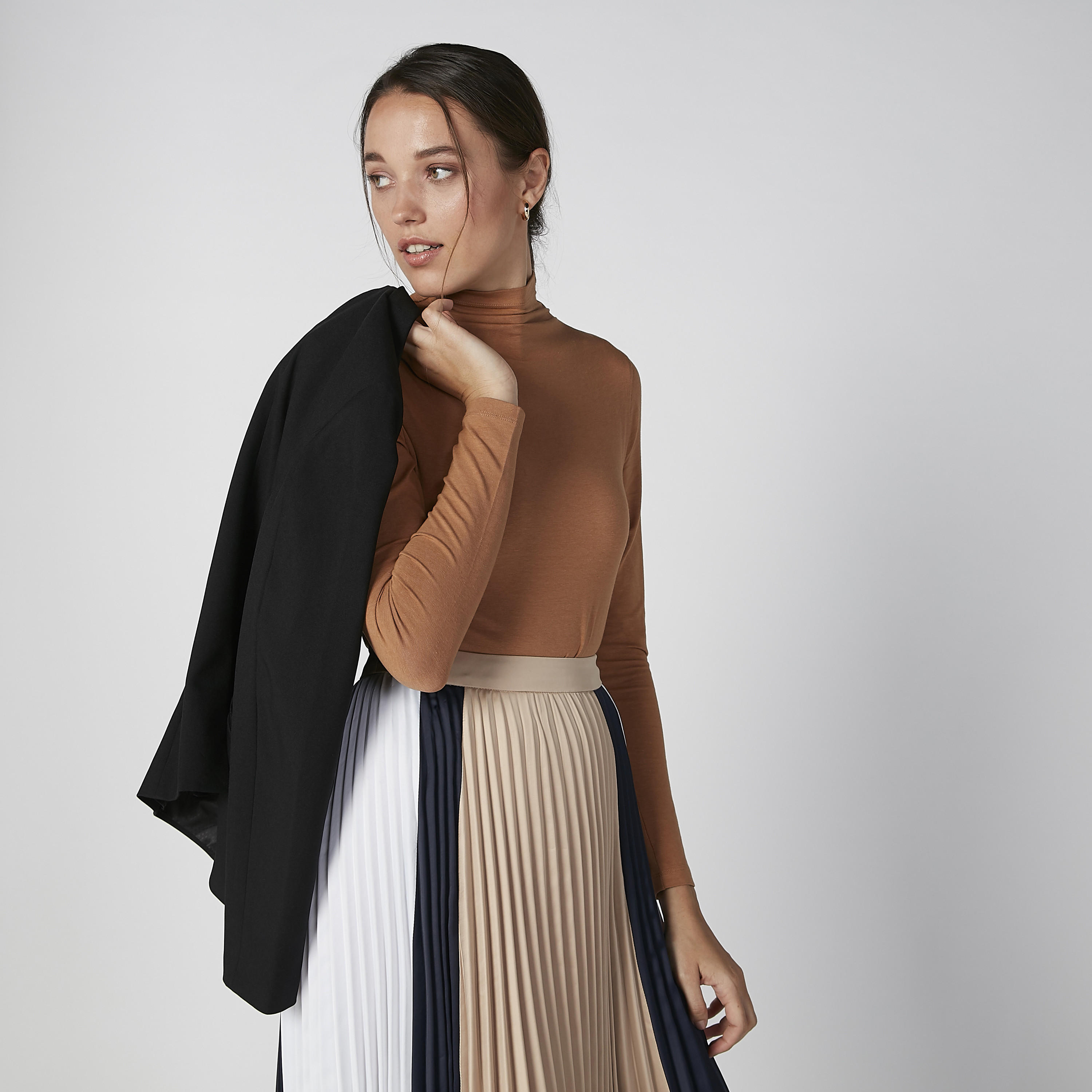 تيشيرت سادة بياقة عالية وأكمام طويلة-women-clothing-tshirts-image-1