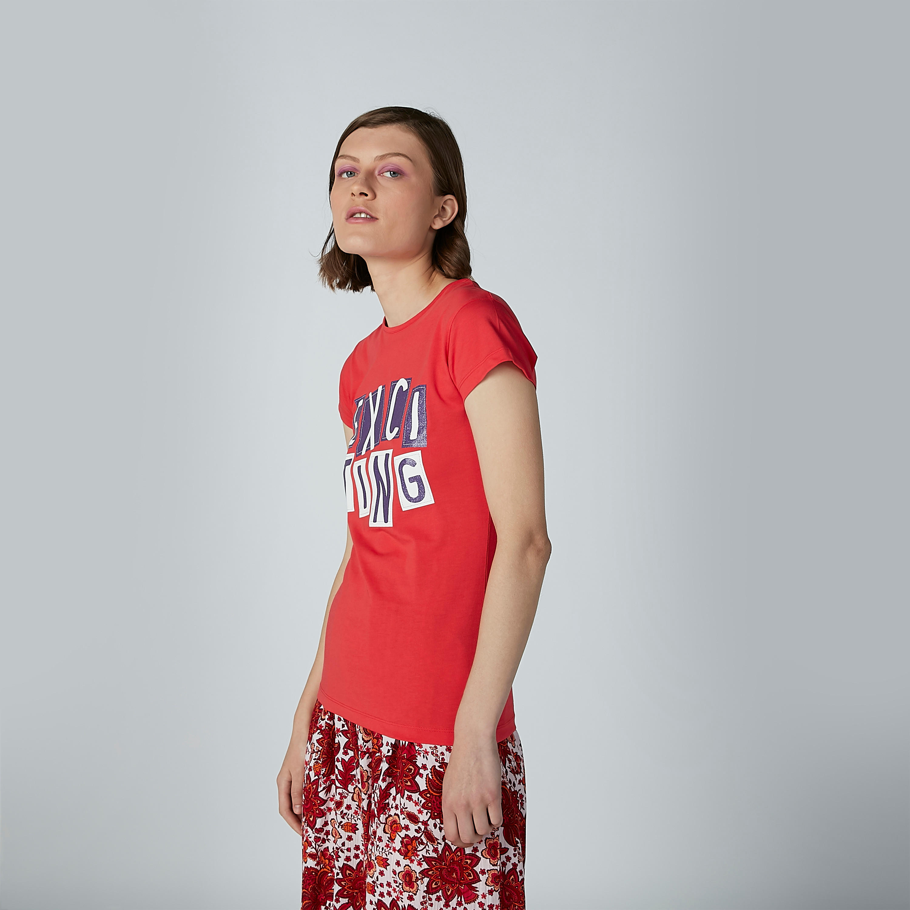 تيشيرت بياقة مستديرة وأكمام قصيرة وطبعات-women-clothing-tshirts-image-3