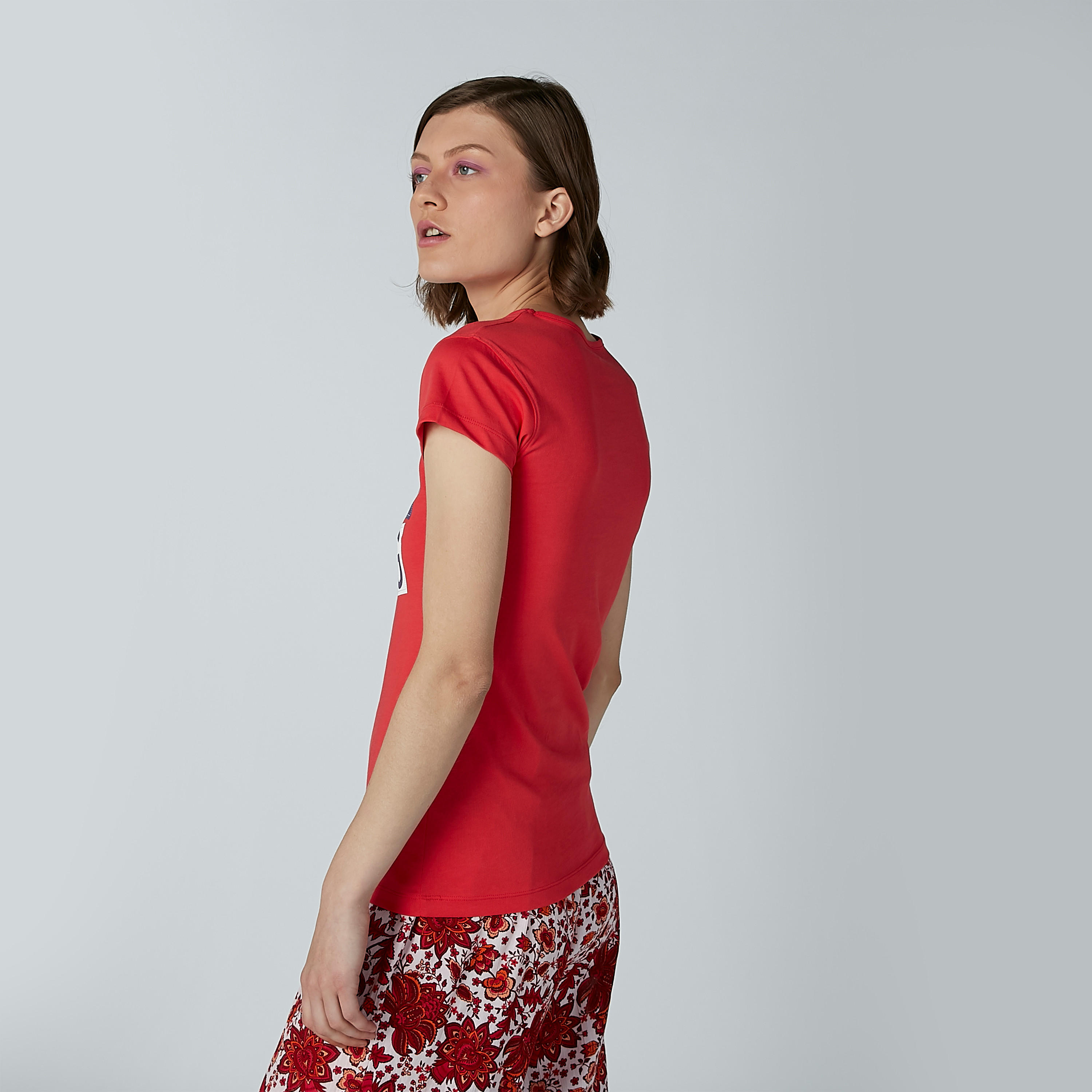 تيشيرت بياقة مستديرة وأكمام قصيرة وطبعات-women-clothing-tshirts-image-4