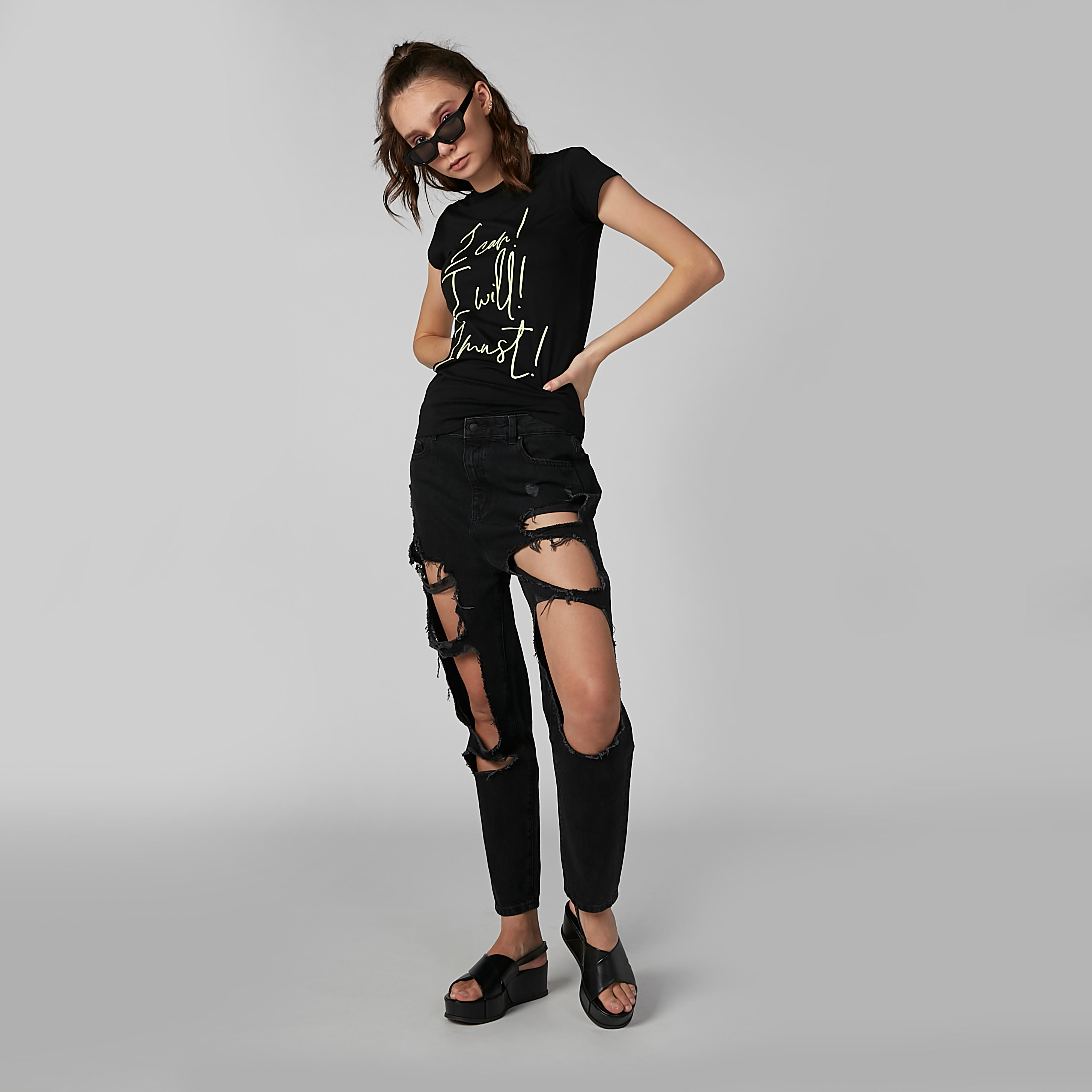 تيشيرت بقصّة سليم وأكمام كاب وطبعات-women-clothing-tshirts-image-2