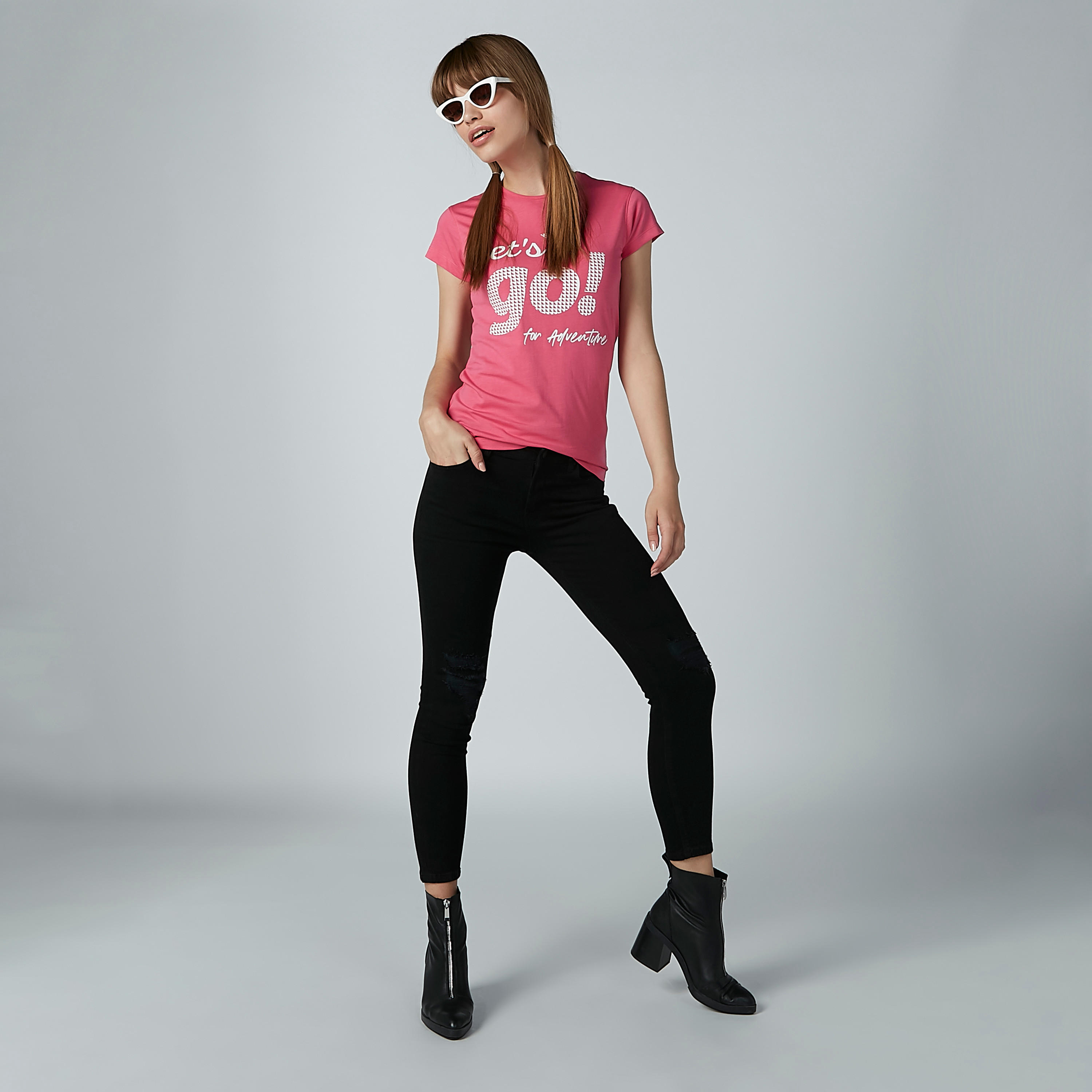 تيشيرت بياقة مستديرة وأكمام قصيرة وطبعات-women-clothing-tshirts-image-1
