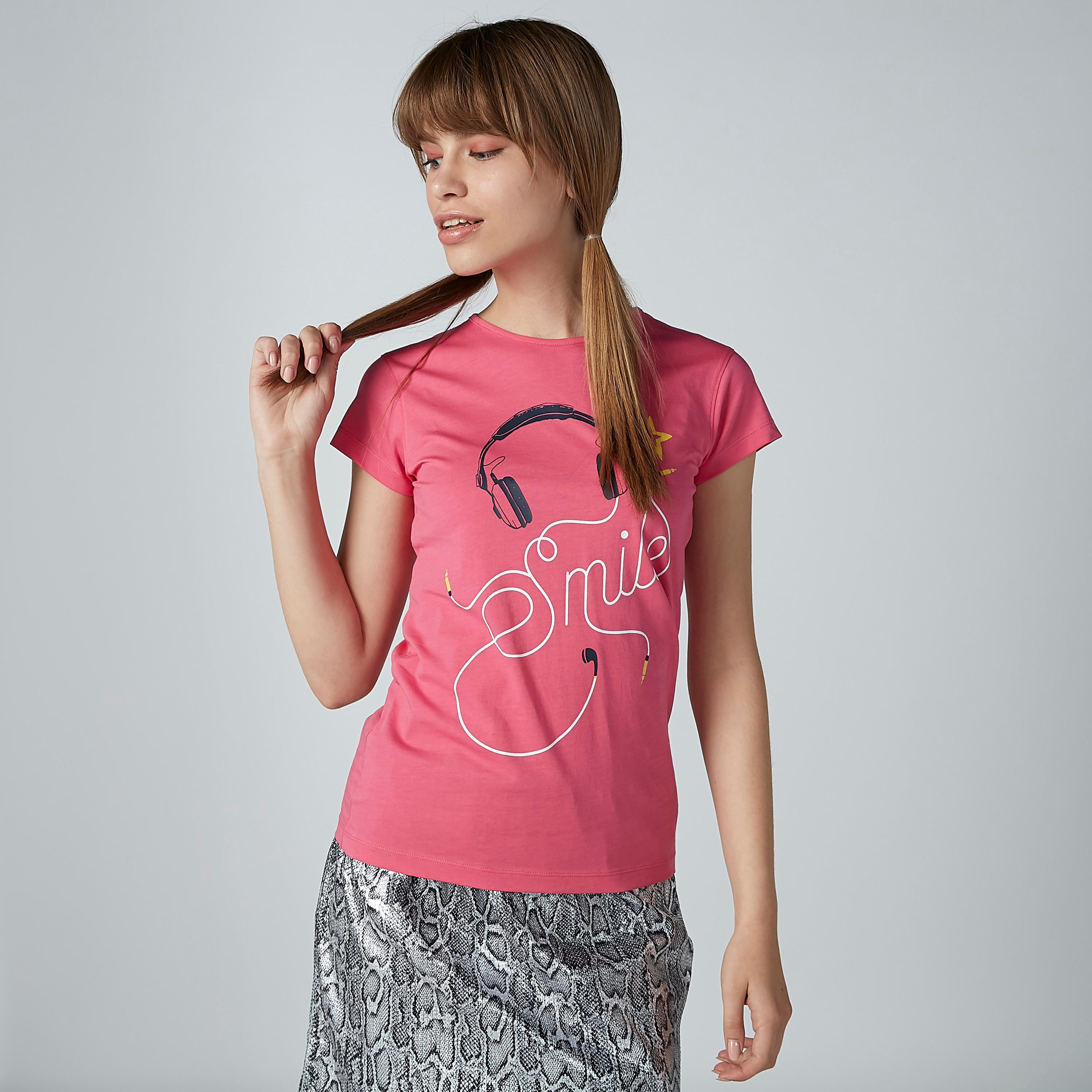 تيشيرت بياقة مستديرة وأكمام قصيرة وطبعات-women-clothing-tshirts-image-1