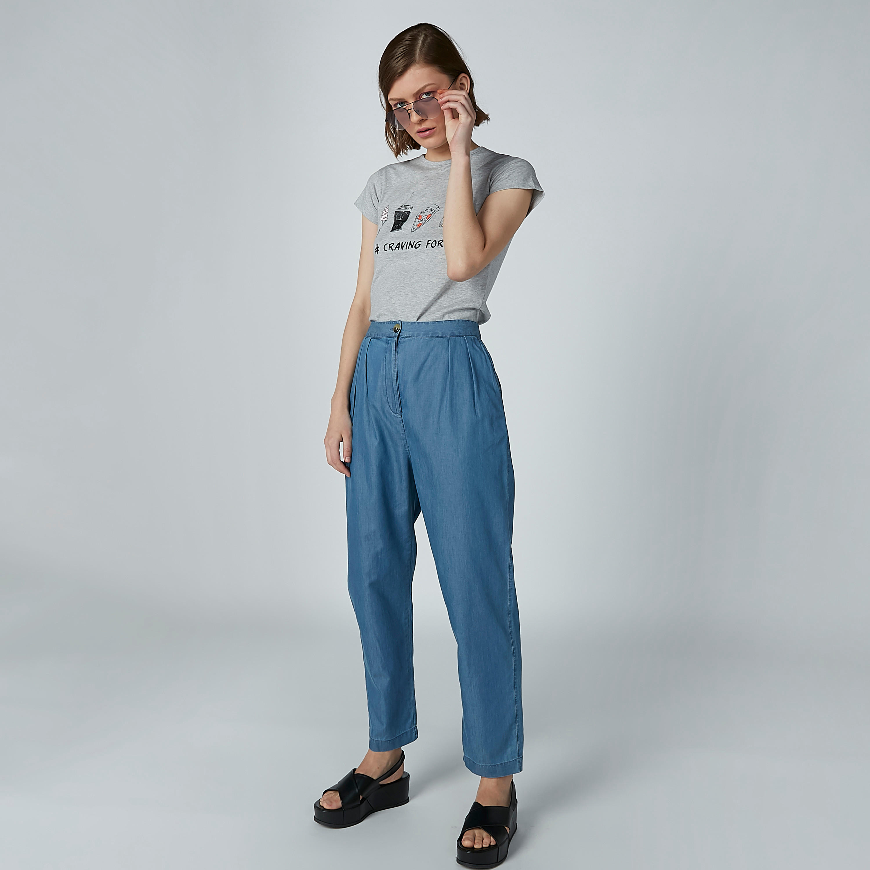 تيشيرت بياقة مستديرة وأكمام كاب وطبعات-women-clothing-tshirts-image-1