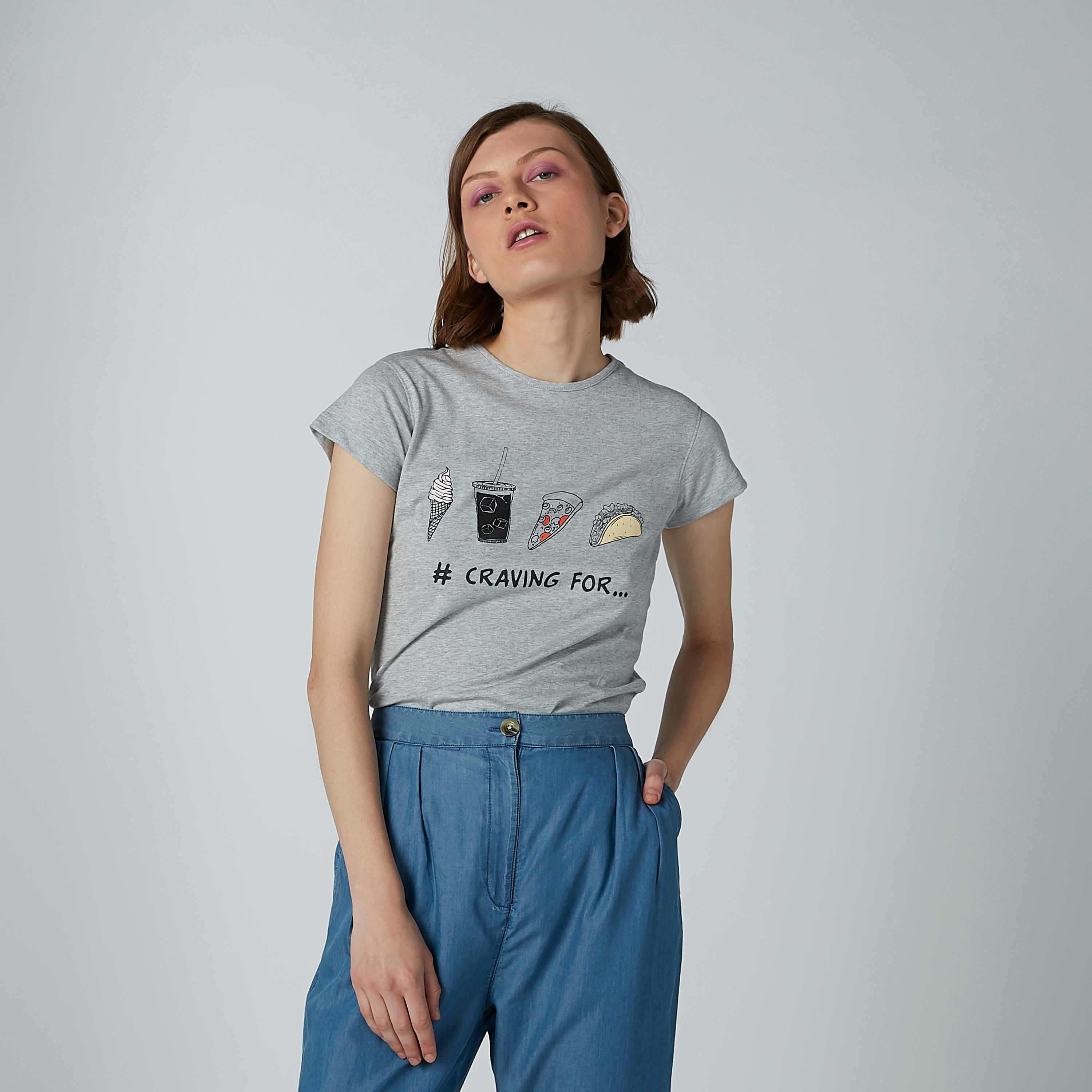 تيشيرت بياقة مستديرة وأكمام كاب وطبعات-women-clothing-tshirts-image-3