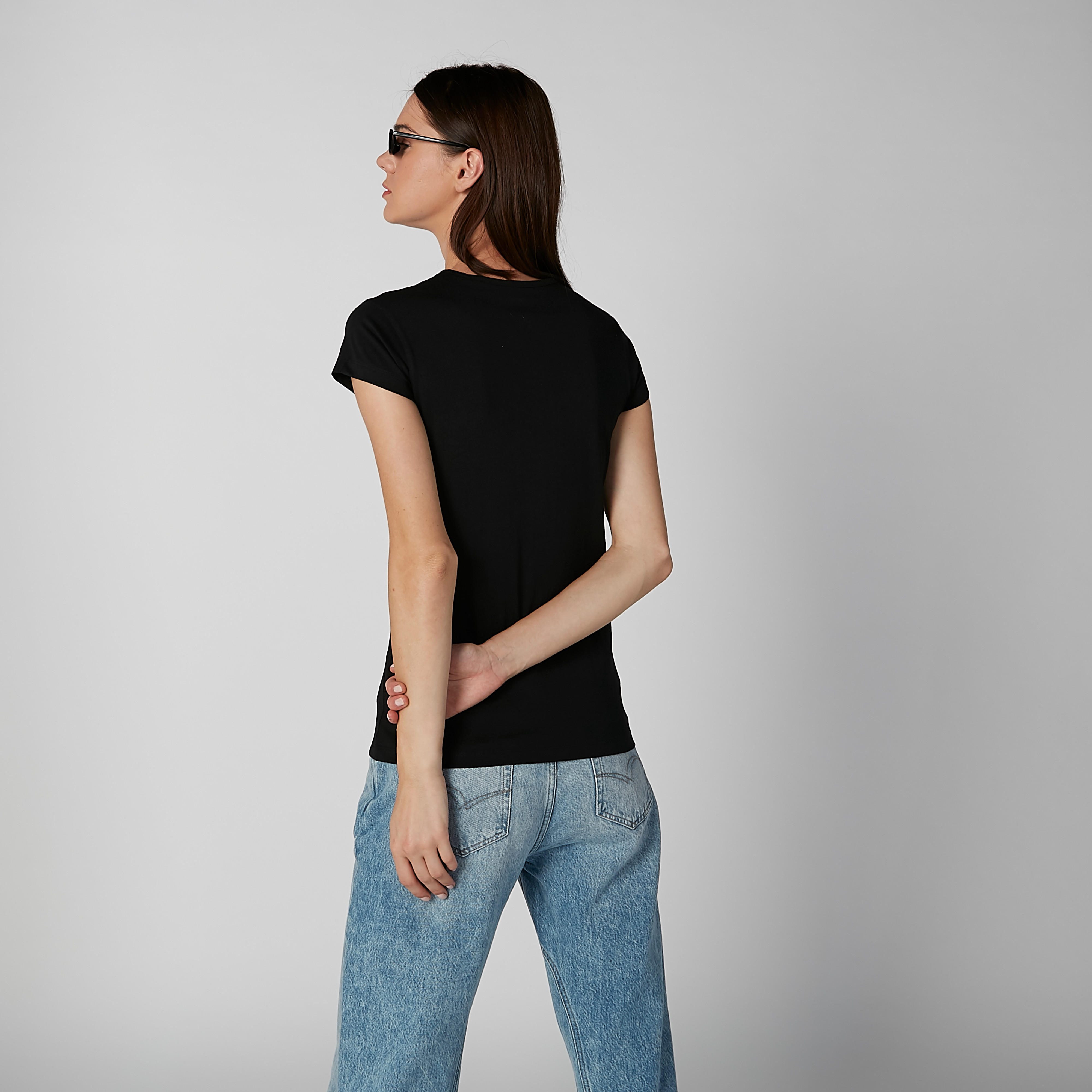 تيشيرت مستدام بياقة مستديرة وأكمام كاب وطبعات-women-clothing-tshirts-image-4