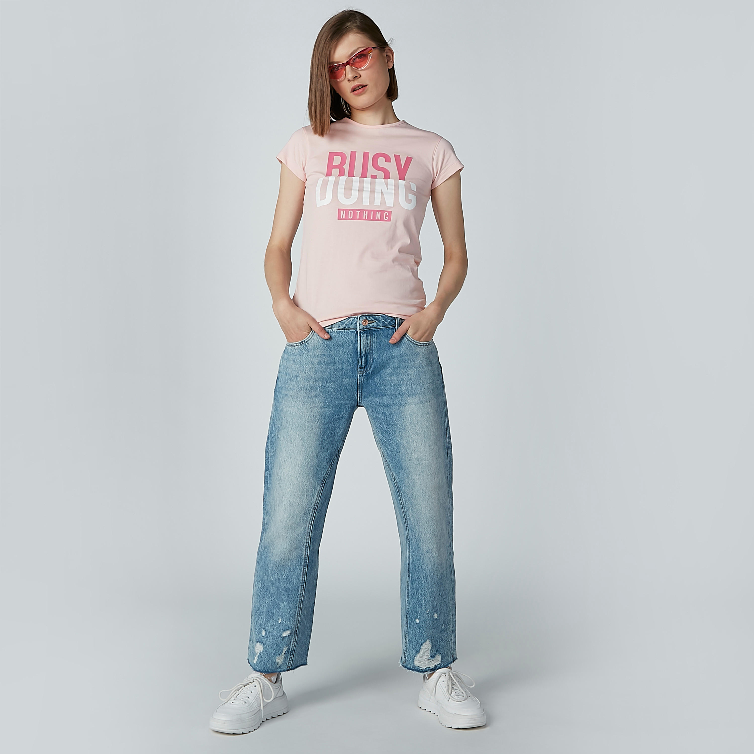 تيشيرت بقصّة سليم وياقة مستديرة وأكمام كاب وطبعات-women-clothing-tshirts-image-2
