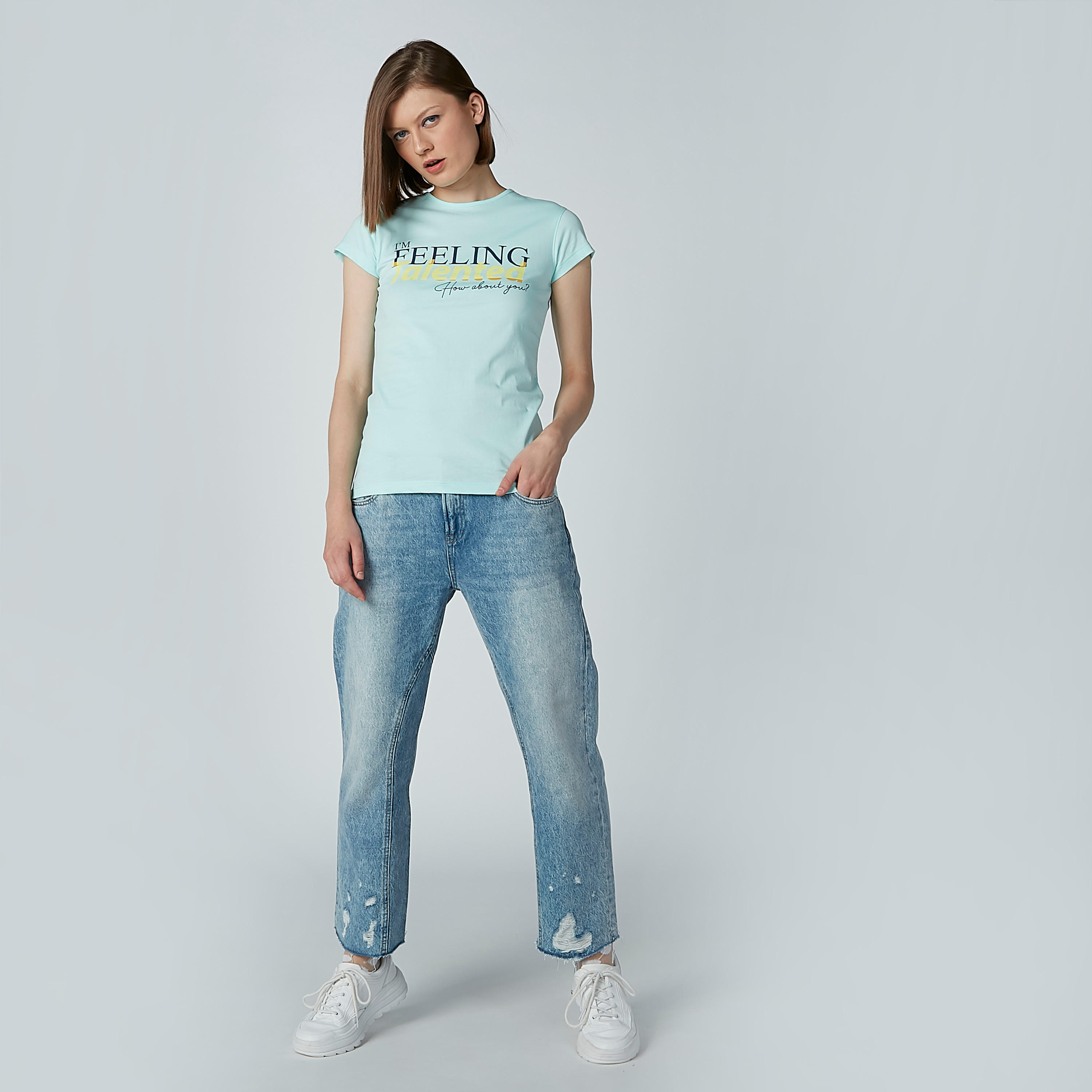 تيشيرت بقصّة سليم وياقة مستديرة وأكمام كاب وطبعات-women-clothing-tshirts-image-2