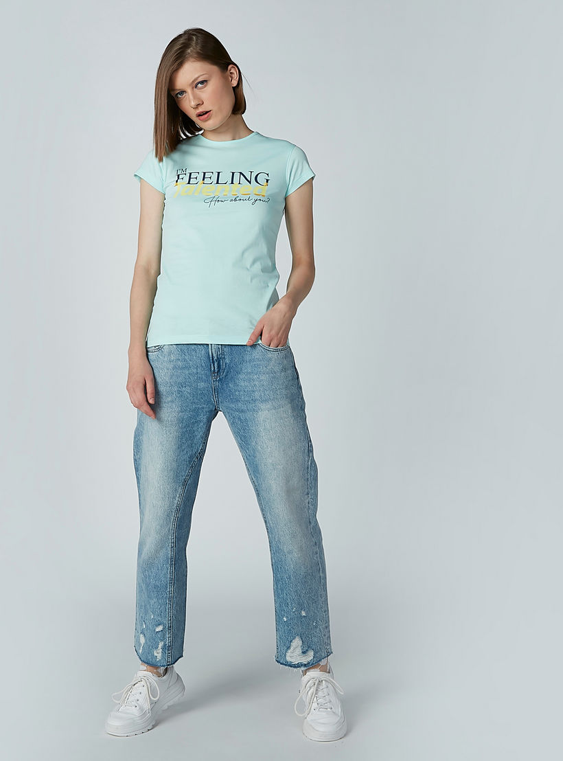 تيشيرت بقصّة سليم وياقة مستديرة وأكمام كاب وطبعات-women-clothing-tshirts-image-2