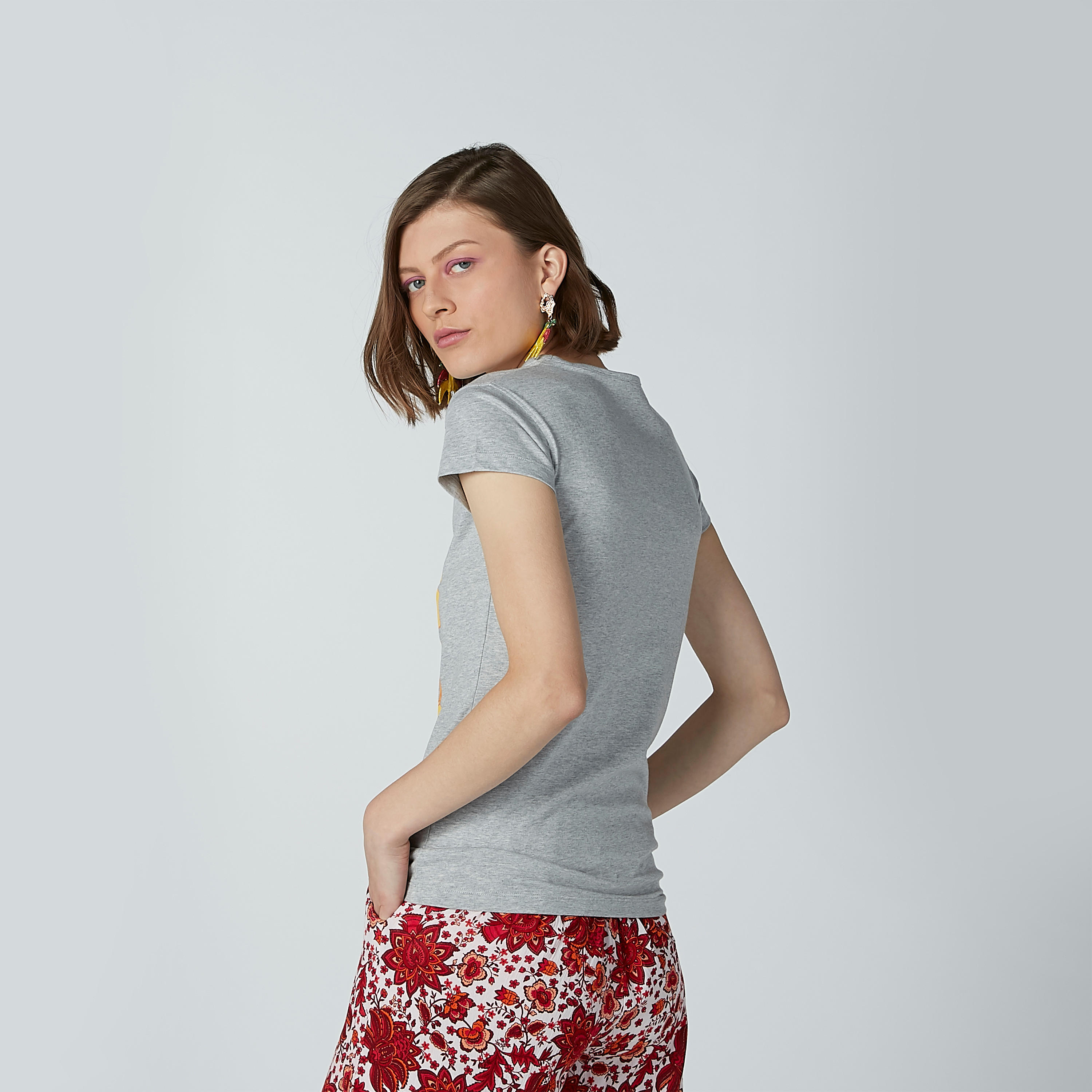 تيشيرت بياقة مستديرة وأكمام قصيرة وطبعات-women-clothing-tshirts-image-4