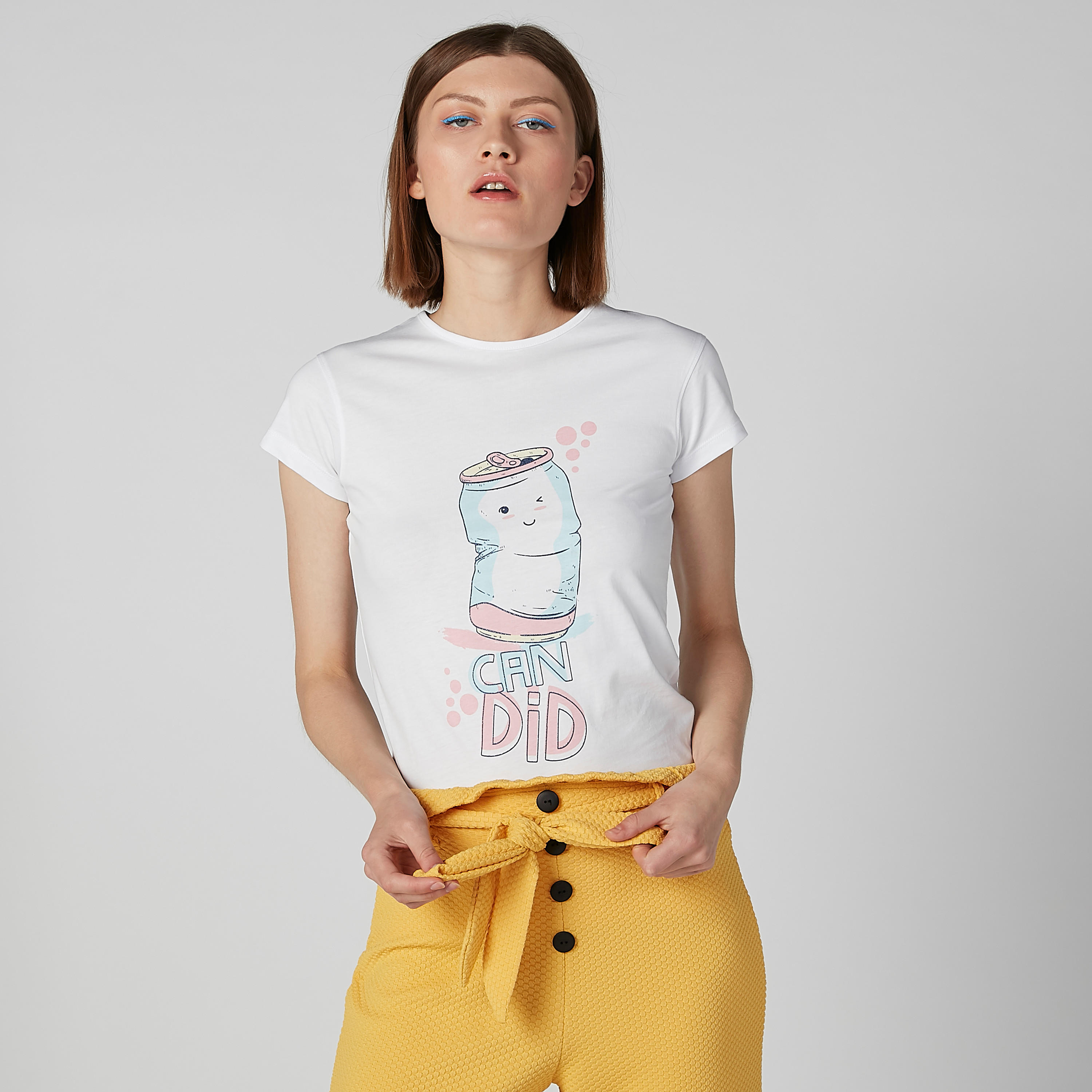تيشيرت مستدام بقصّة سليم وياقة مستديرة وطبعات-women-clothing-tshirts-image-4
