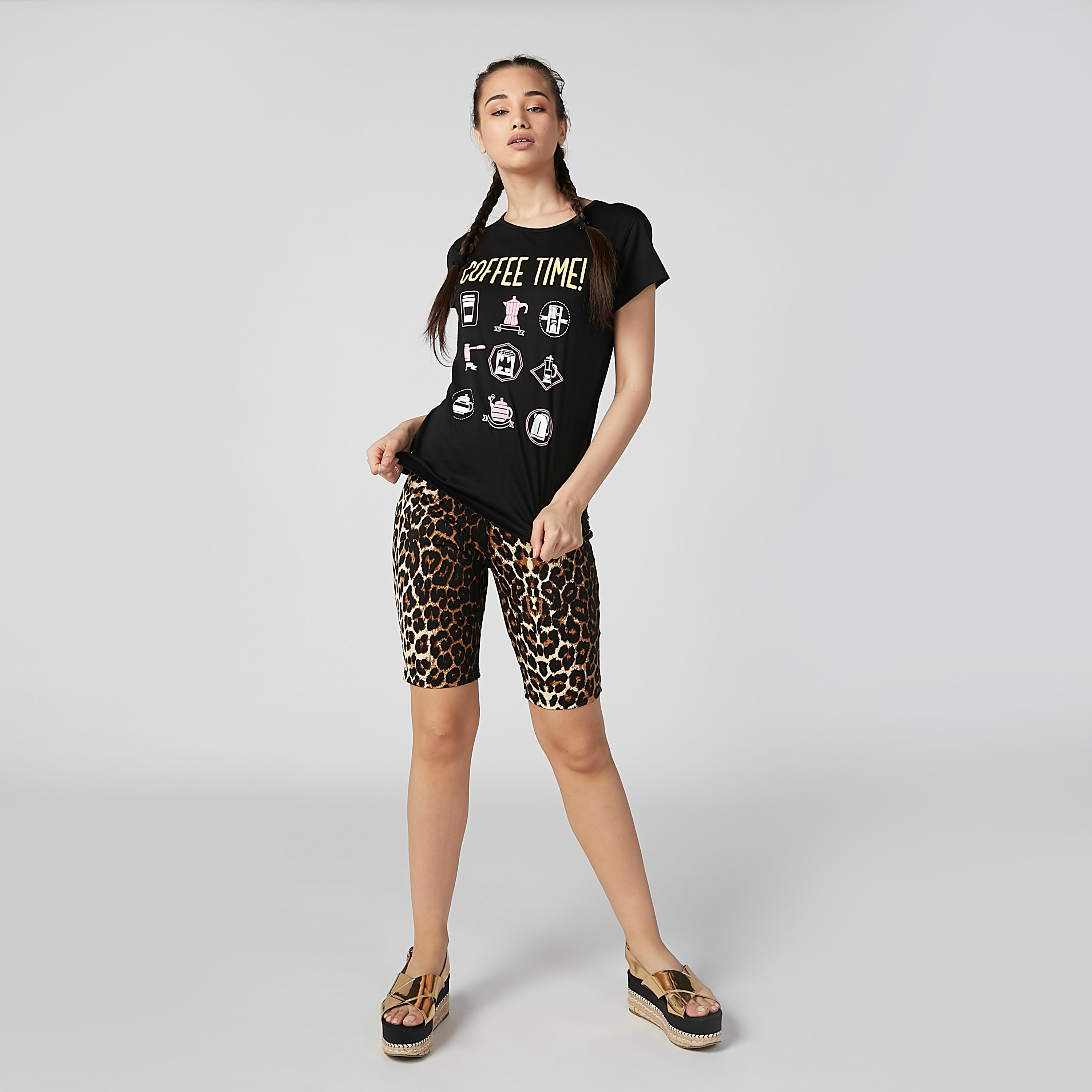 تيشيرت بقصّة سليم وياقة مستديرة وأكمام كاب وطبعات-women-clothing-tshirts-image-3