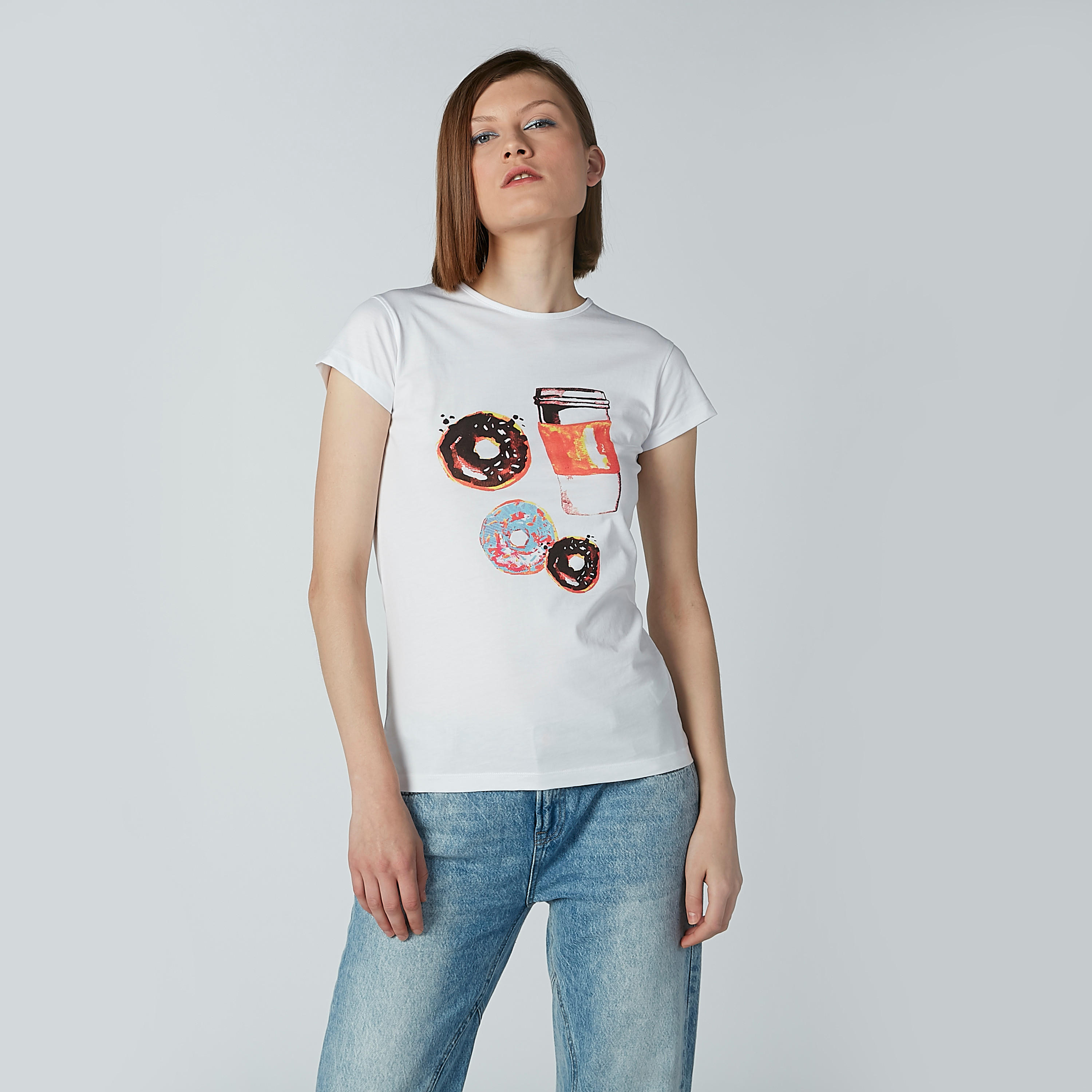 تيشيرت بقصّة سليم وياقة مستديرة وأكمام كاب وطبعات-women-clothing-tshirts-image-1