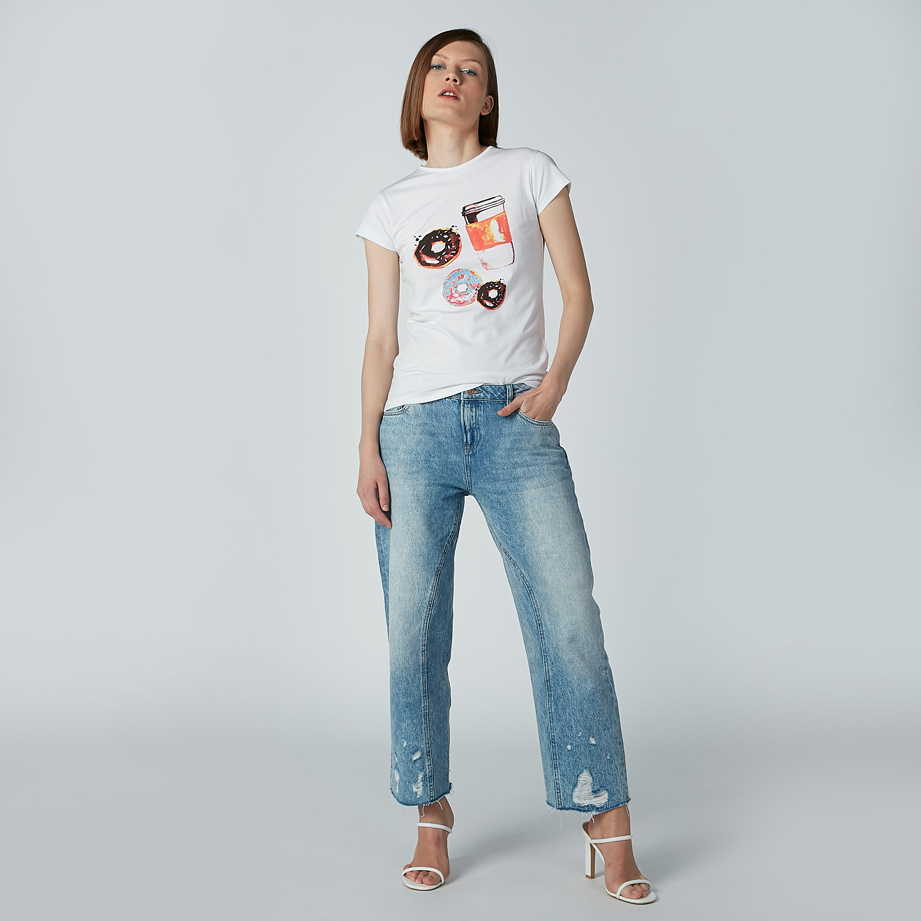 تيشيرت بقصّة سليم وياقة مستديرة وأكمام كاب وطبعات-women-clothing-tshirts-image-2