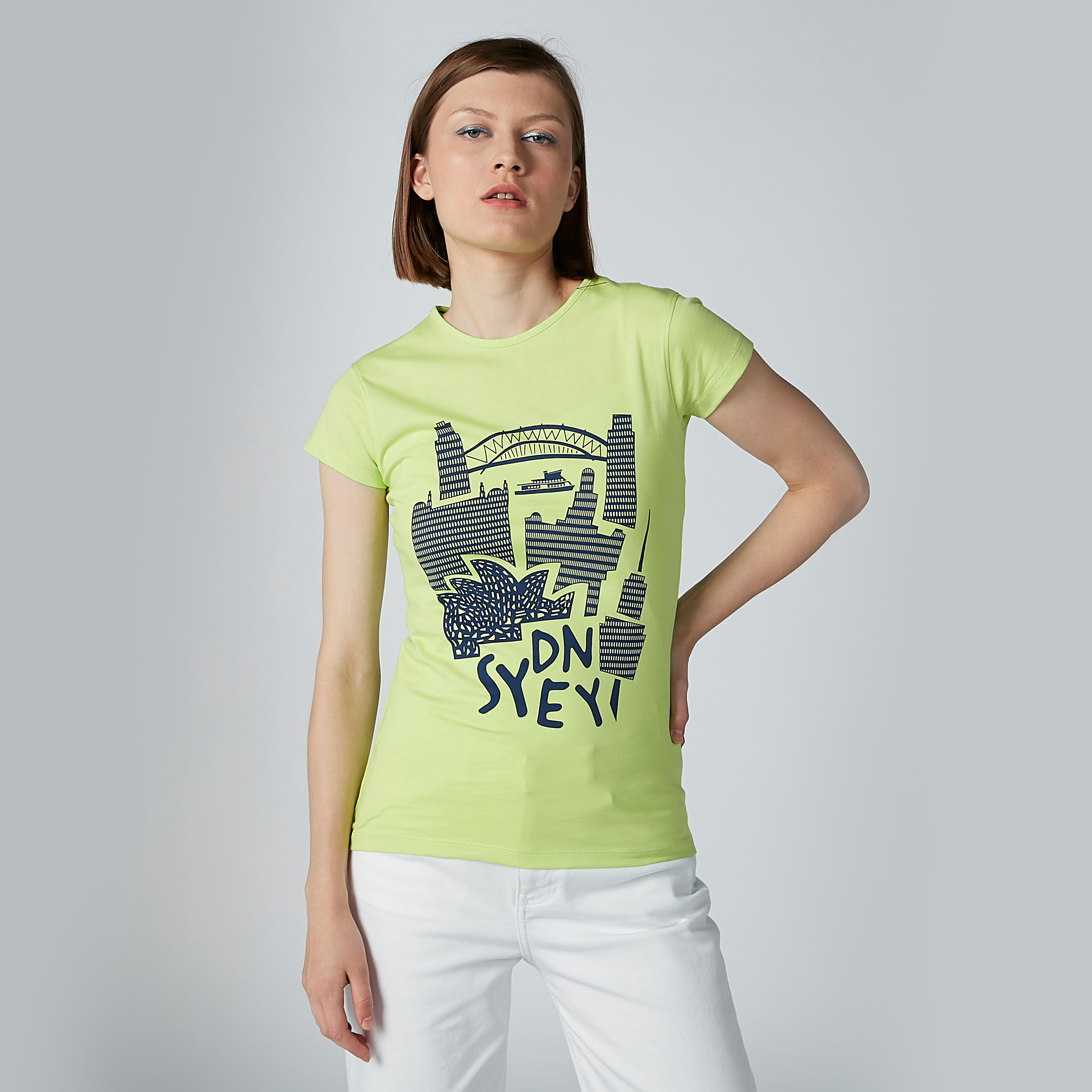 تيشيرت مستدام بقصّة سليم وطبعات وأكمام كاب -women-clothing-tshirts-image-1