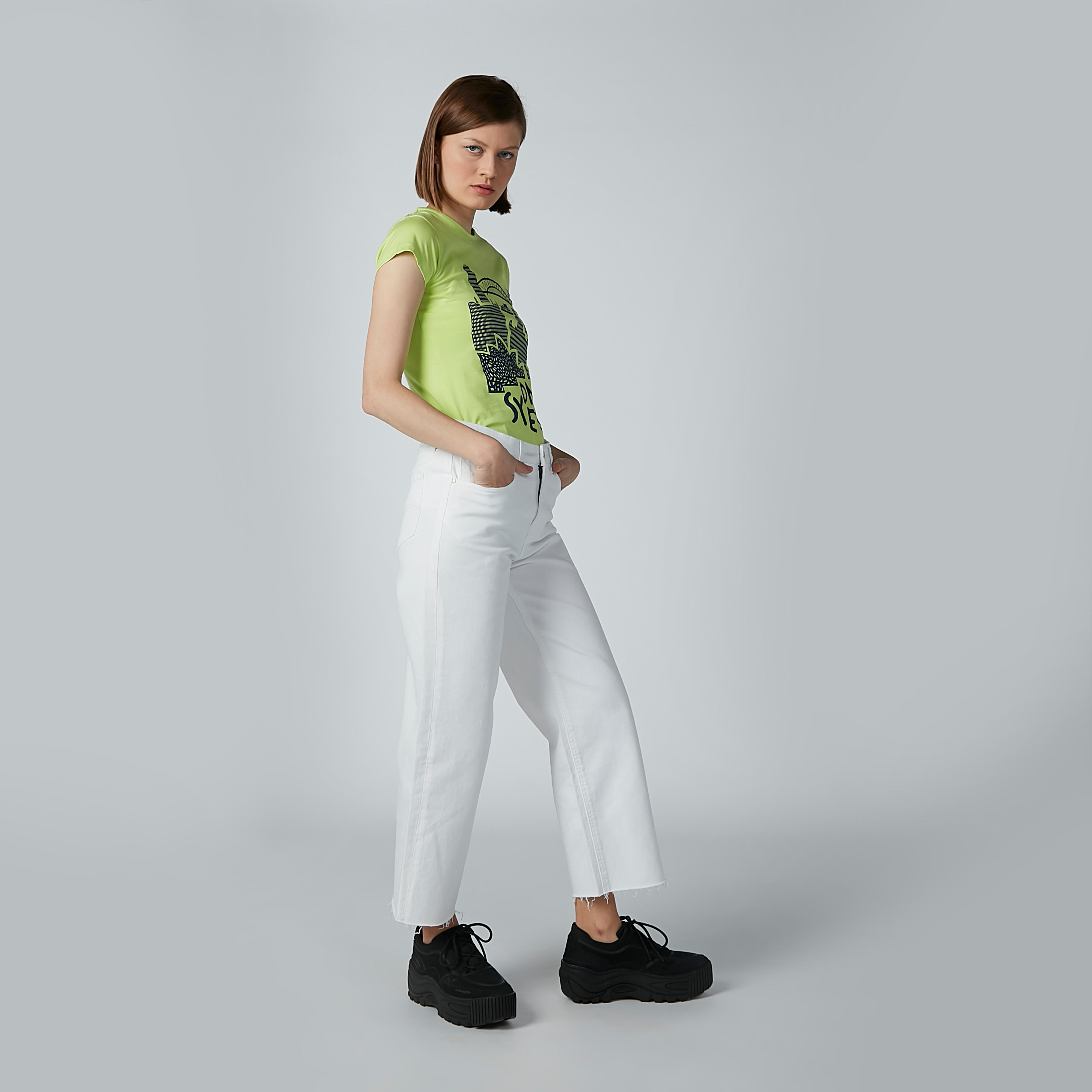 تيشيرت مستدام بقصّة سليم وطبعات وأكمام كاب -women-clothing-tshirts-image-2