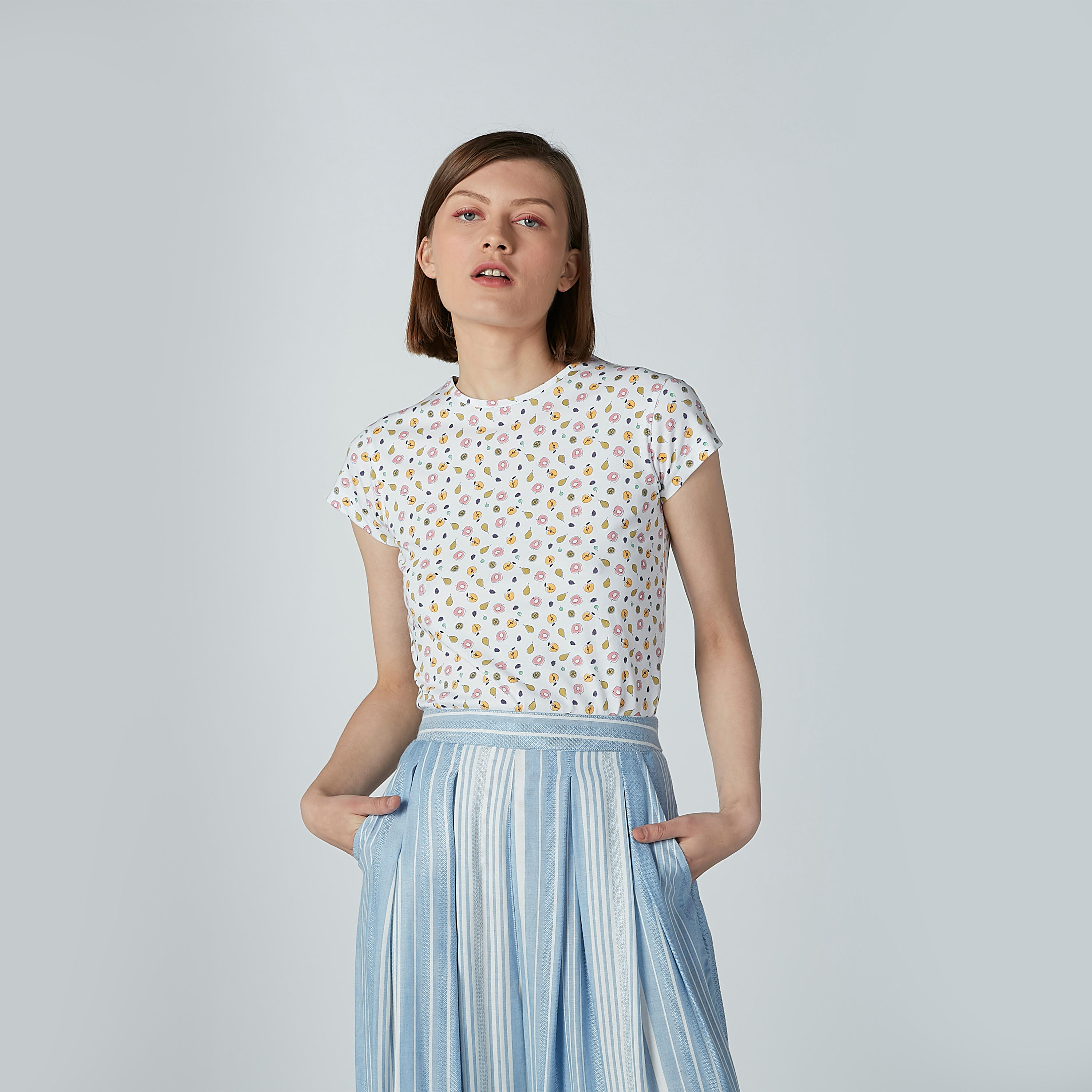 تيشيرت بياقة ضيّقة وأكمام كاب وطبعات-women-clothing-tshirts-image-1