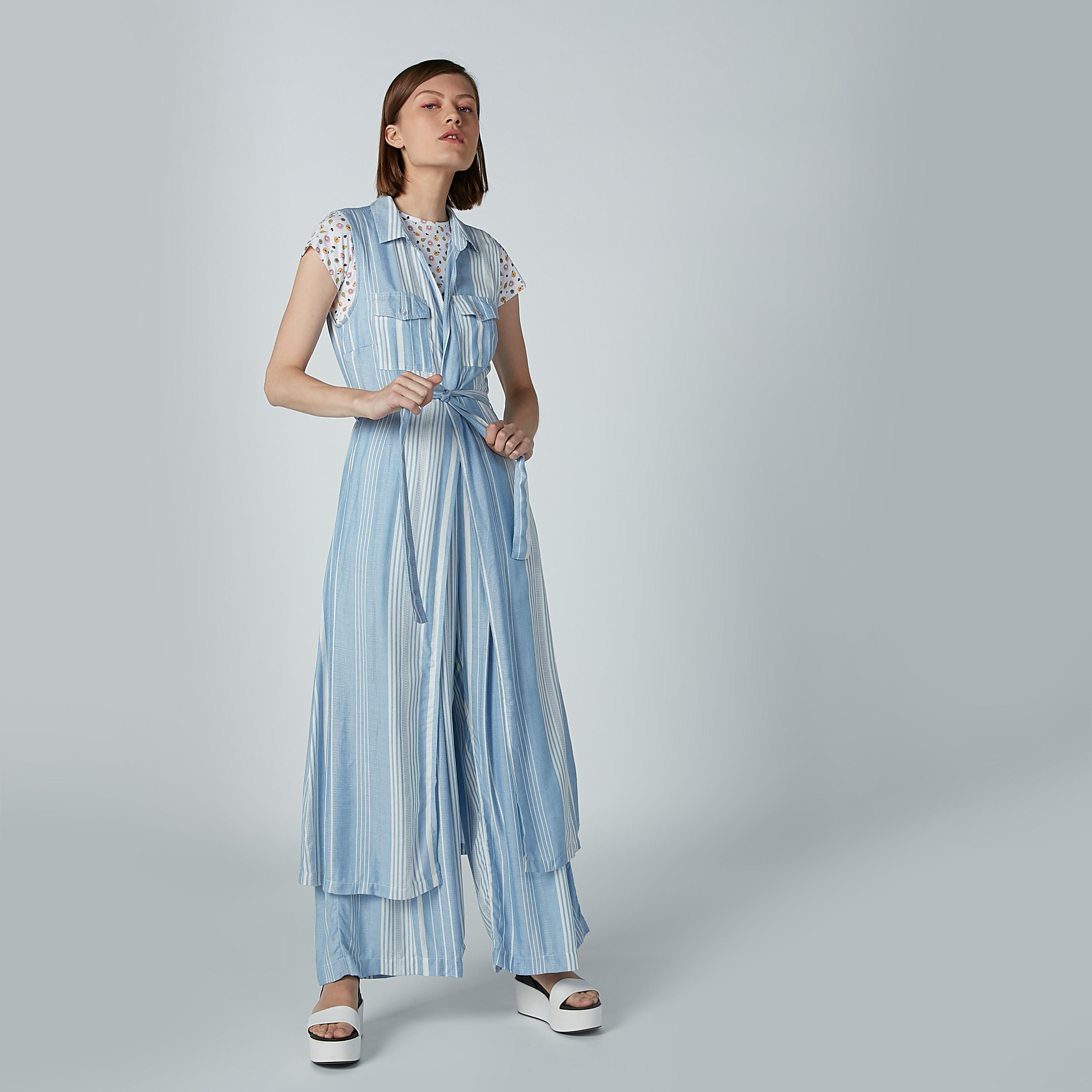 تيشيرت بياقة ضيّقة وأكمام كاب وطبعات-women-clothing-tshirts-image-2
