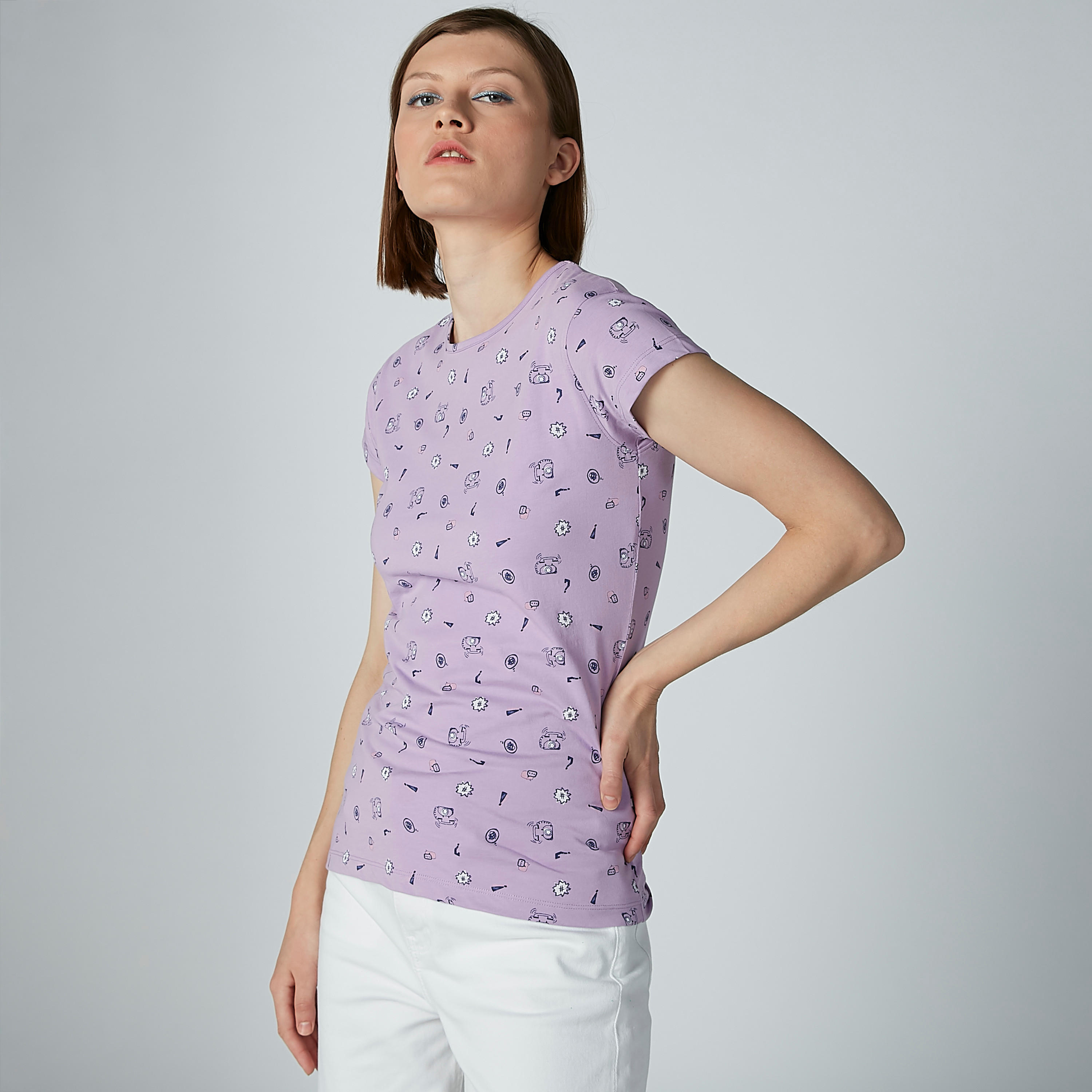 تيشيرت بقصّة سليم وياقة مستديرة وأكمام كاب وطبعات-women-clothing-tshirts-image-1