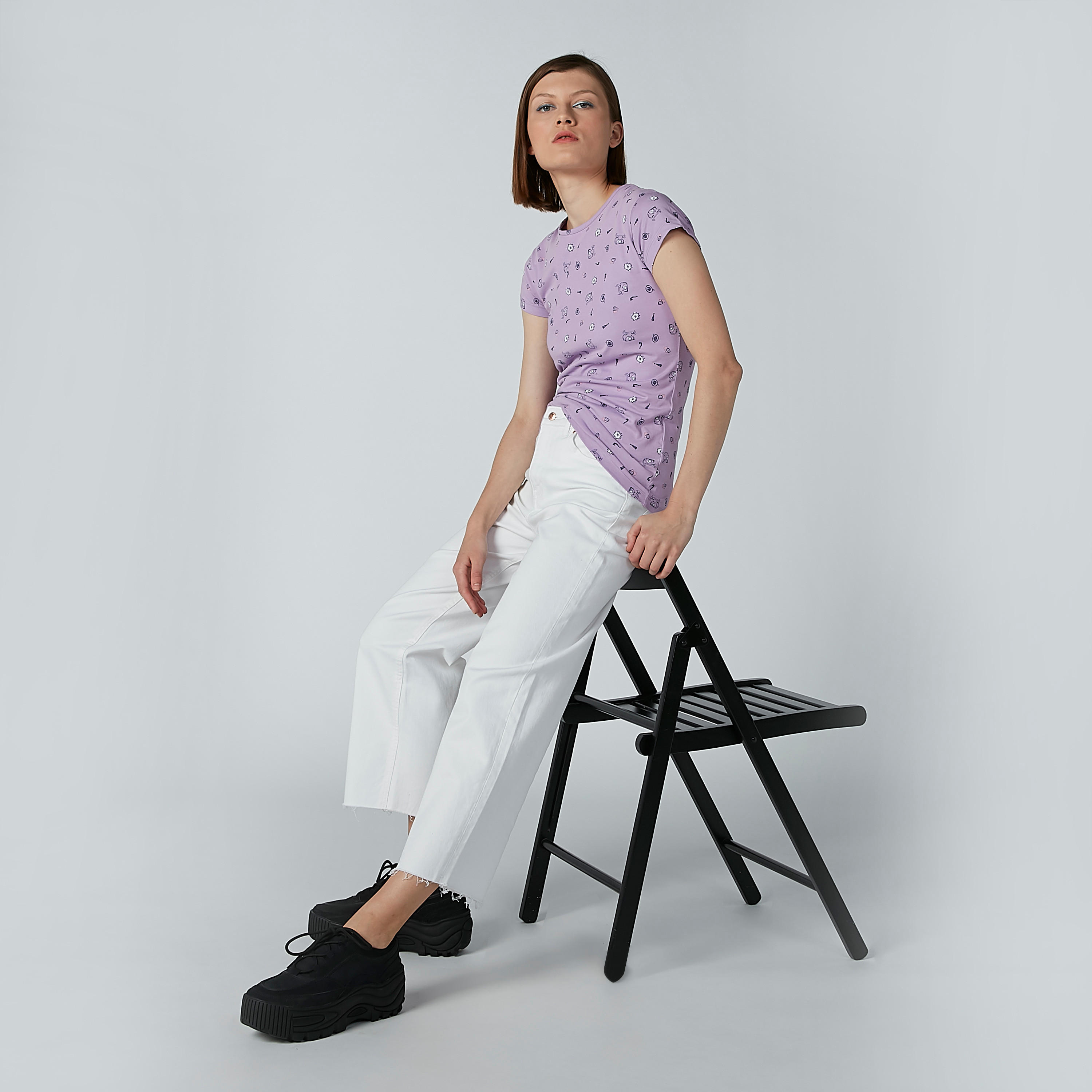 تيشيرت بقصّة سليم وياقة مستديرة وأكمام كاب وطبعات-women-clothing-tshirts-image-2
