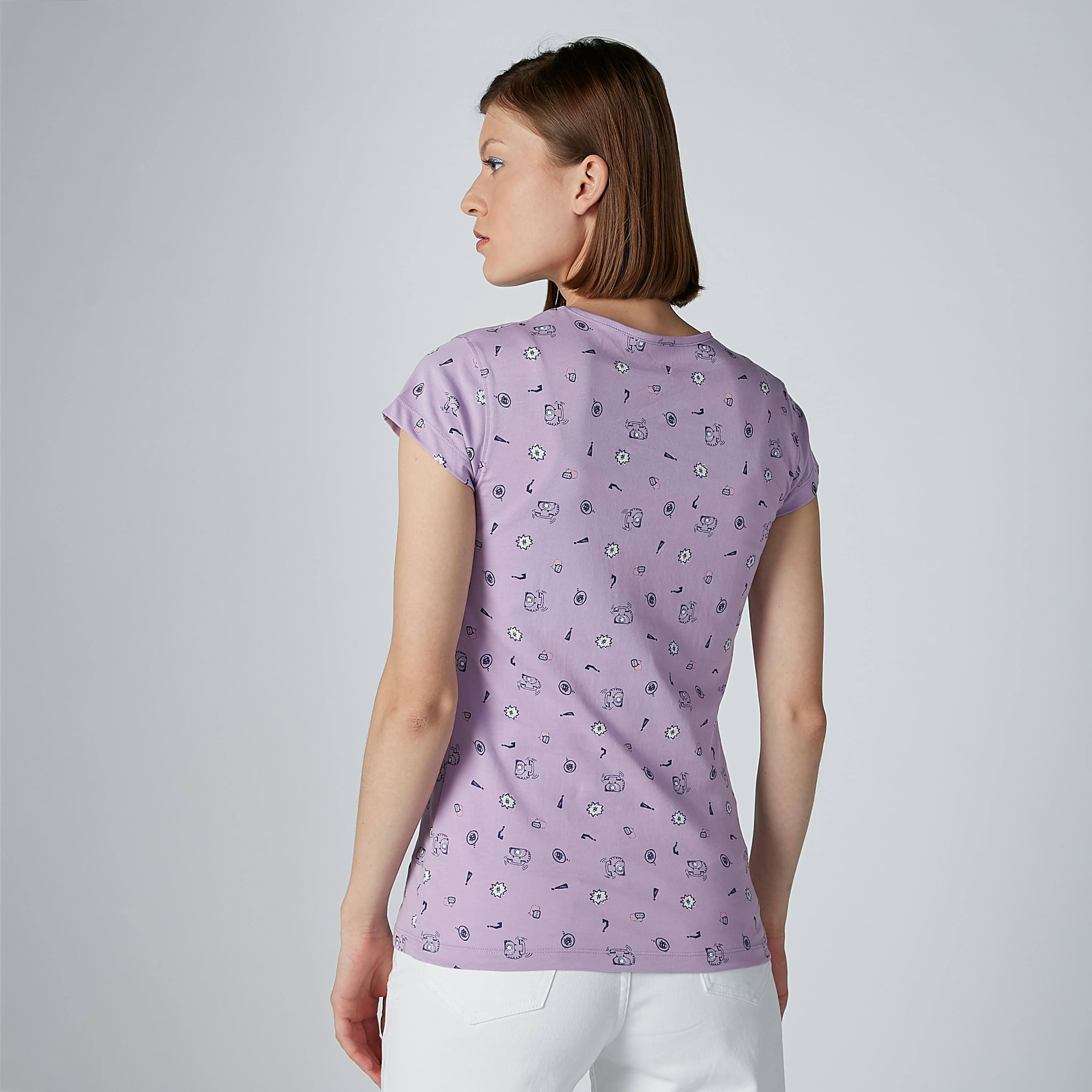 تيشيرت بقصّة سليم وياقة مستديرة وأكمام كاب وطبعات-women-clothing-tshirts-image-3