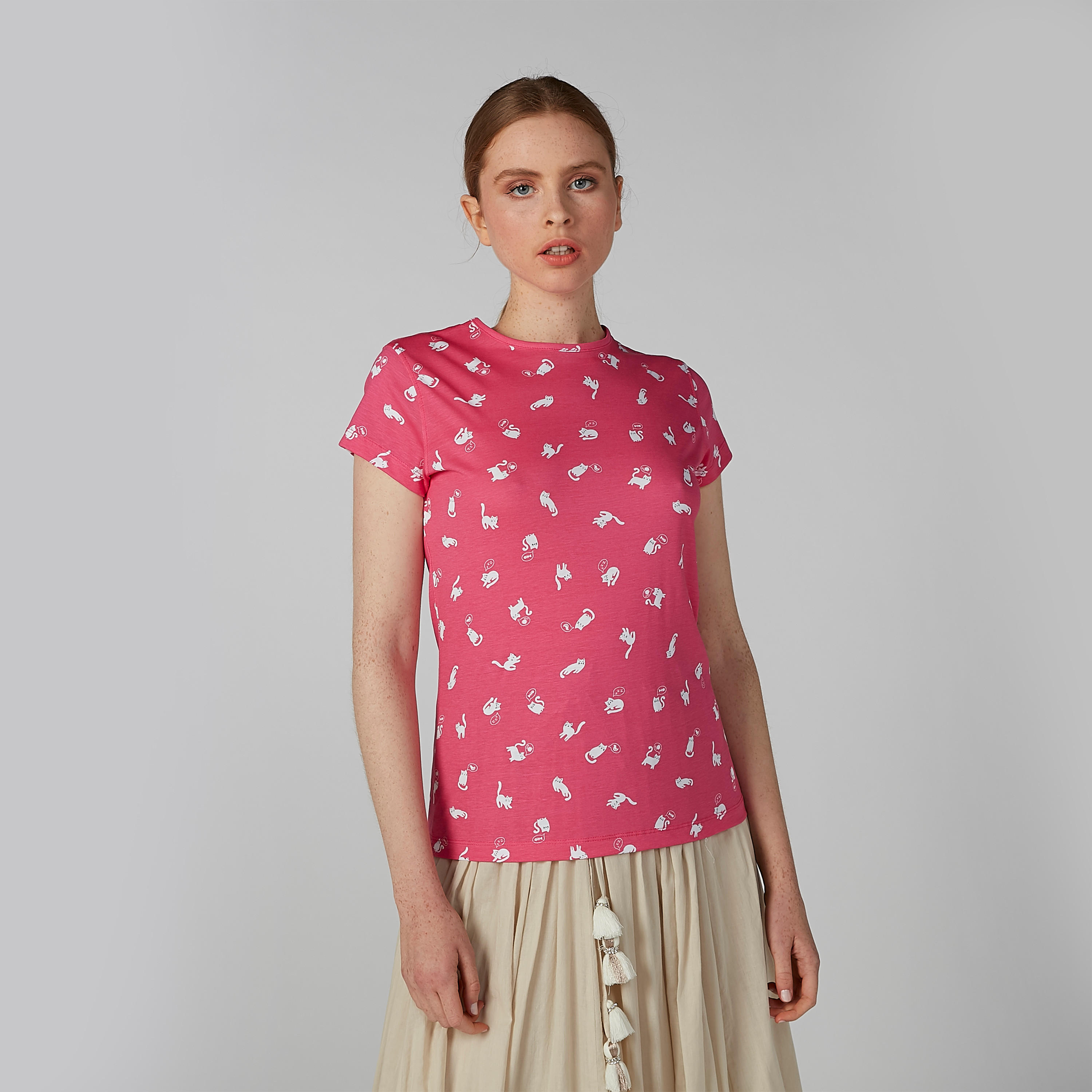 تيشيرت بقصّة سليم وياقة ضيّقة وأكمام كاب وطبعات-women-clothing-tshirts-image-1