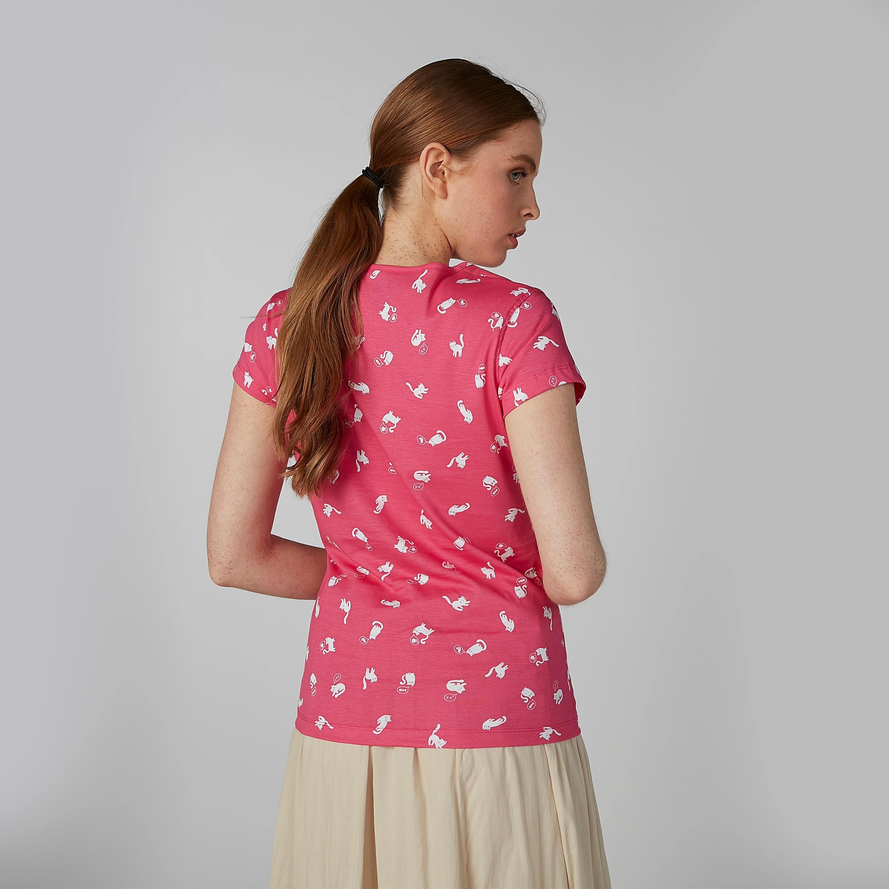 تيشيرت بقصّة سليم وياقة ضيّقة وأكمام كاب وطبعات-women-clothing-tshirts-image-4