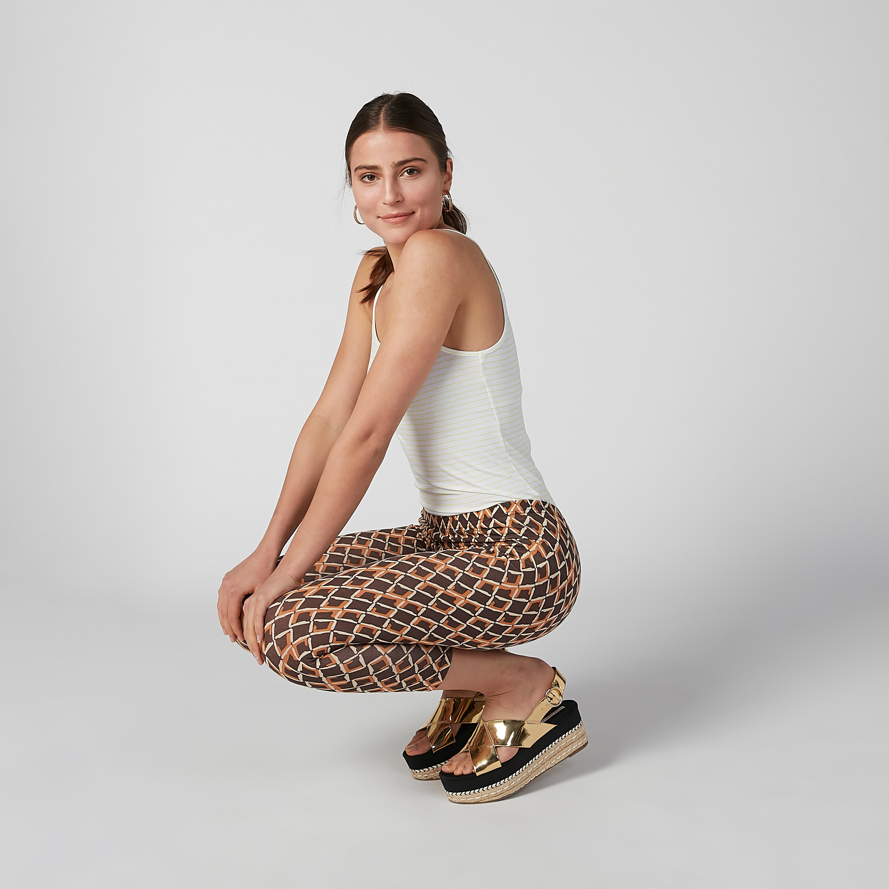 بنطال ليقنز بطول 3/4 وخصر مطّاطي وطبعات-women-clothing-bottoms-leggings-image-1