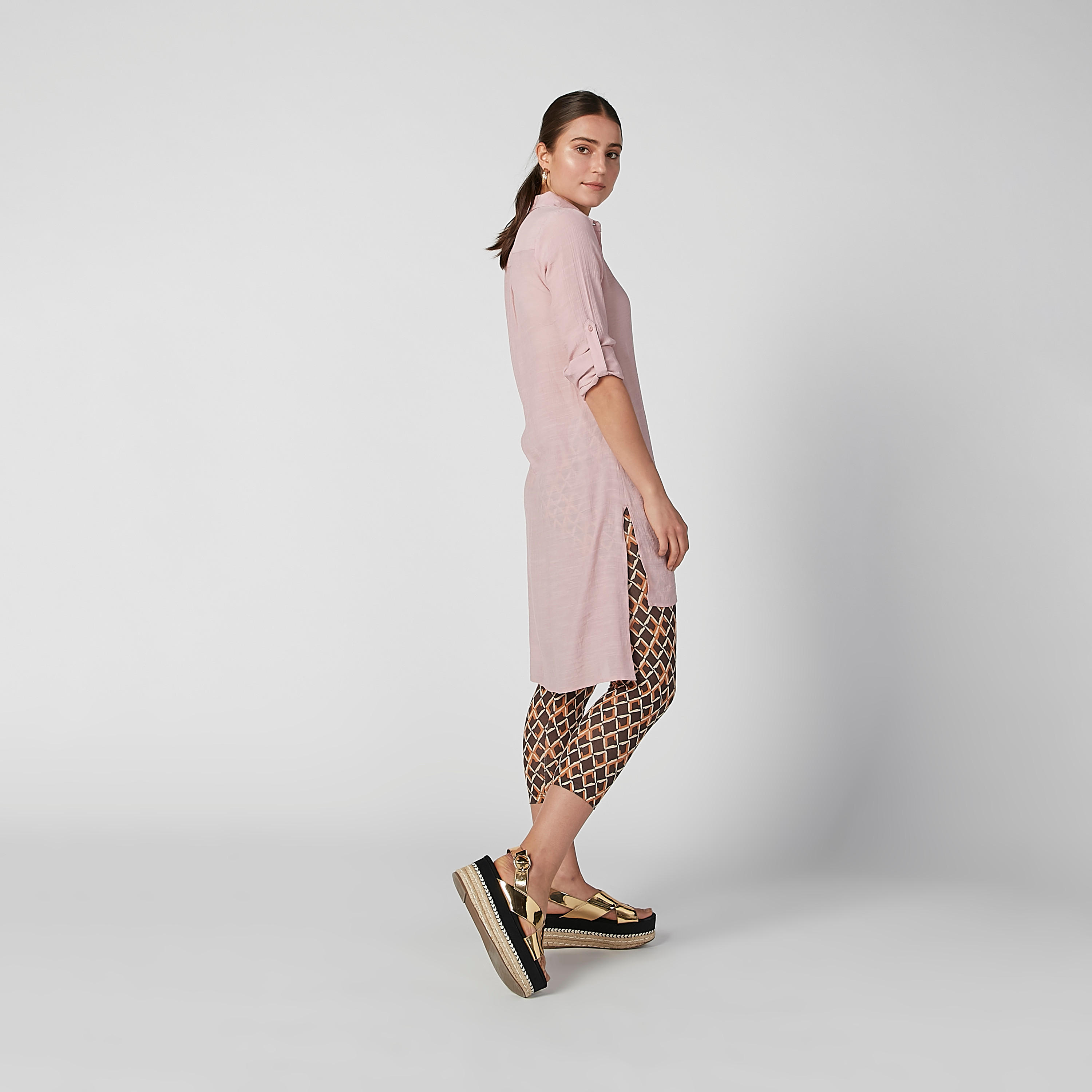 بنطال ليقنز بطول 3/4 وخصر مطّاطي وطبعات-women-clothing-bottoms-leggings-image-5