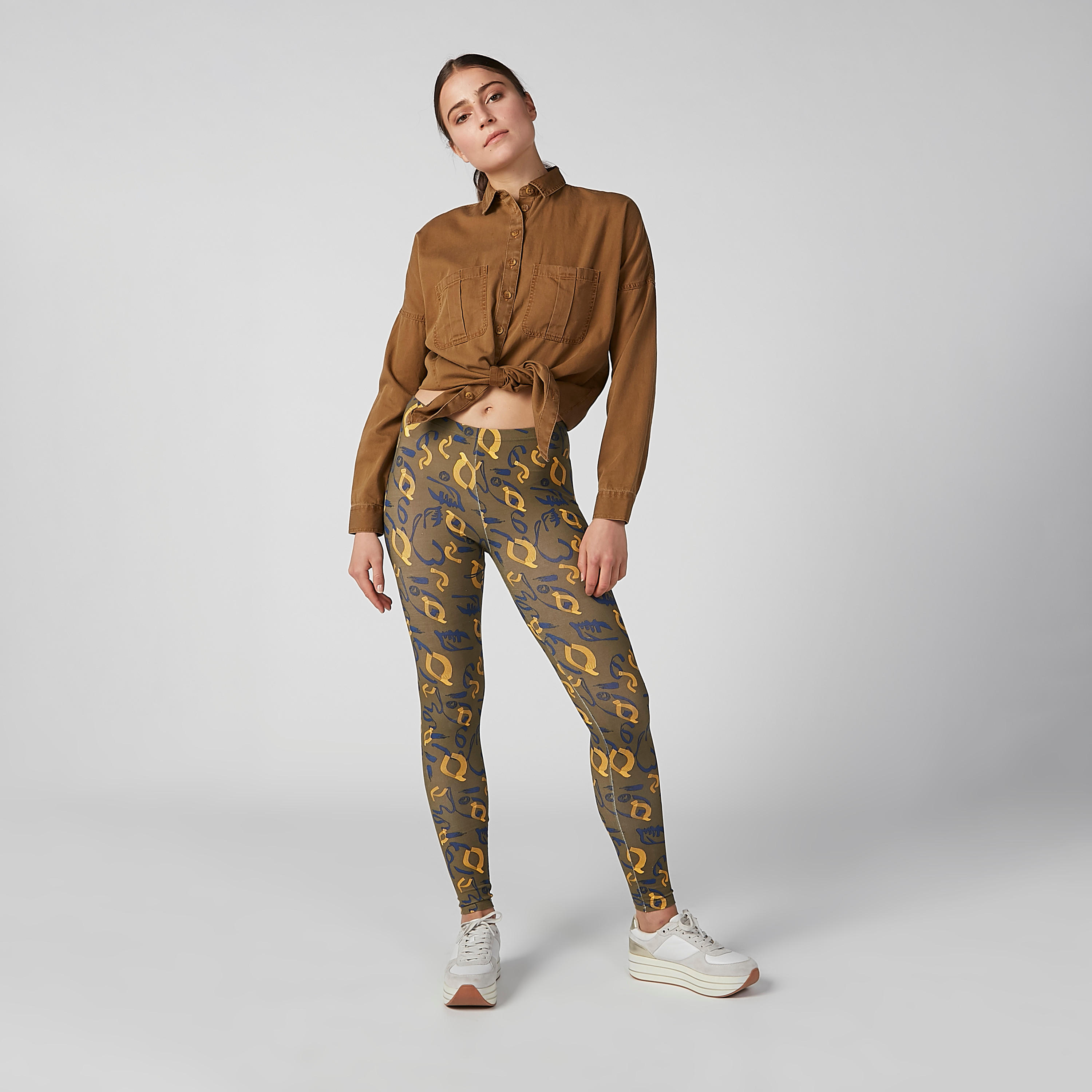 بنطال ليقنز طويل بخصر مطاطي وطبعات-women-clothing-bottoms-leggings-image-3