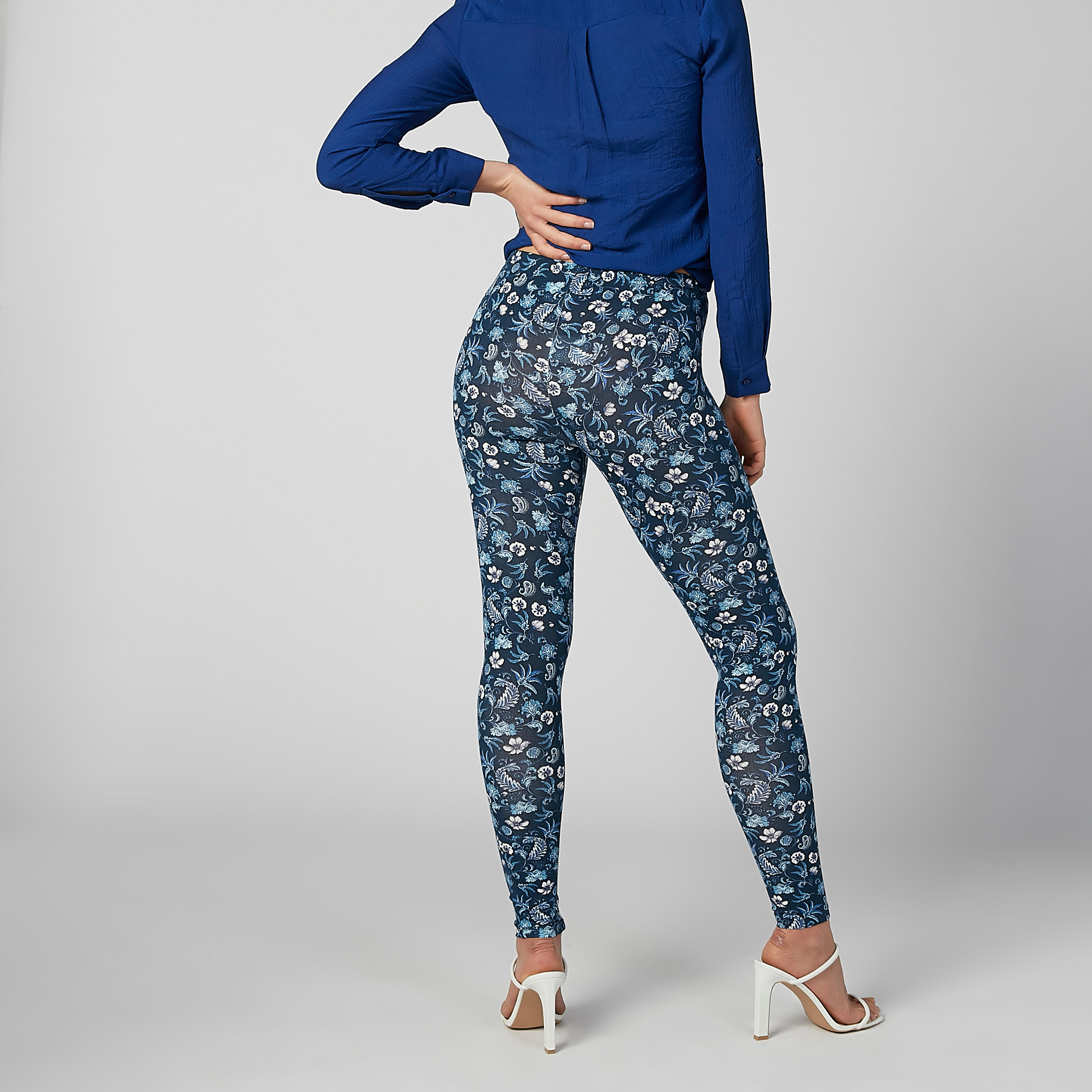 بنطال ليقنز طويل بخصر مطاطي وطبعات-women-clothing-bottoms-leggings-image-3