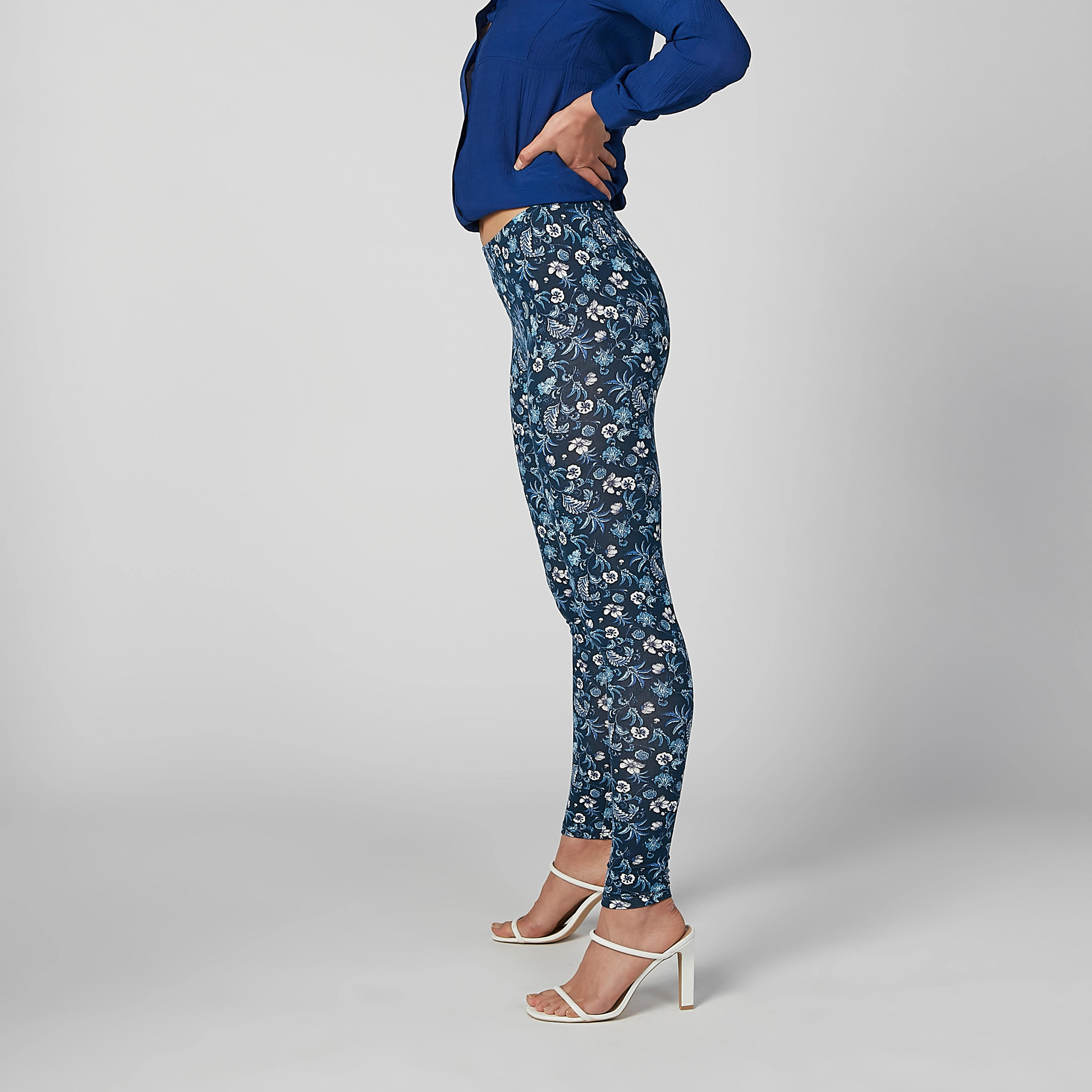 بنطال ليقنز طويل بخصر مطاطي وطبعات-women-clothing-bottoms-leggings-image-4