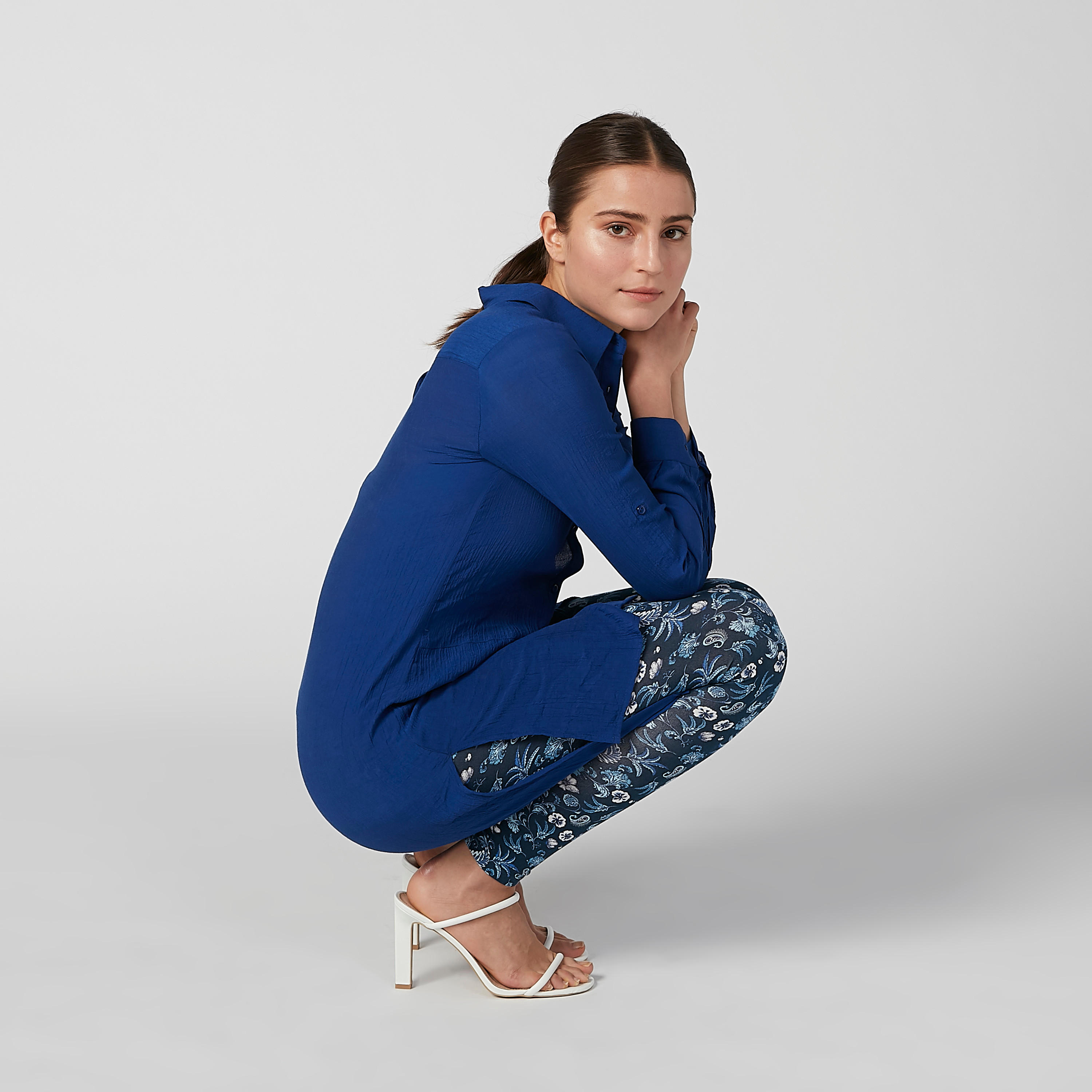 بنطال ليقنز طويل بخصر مطاطي وطبعات-women-clothing-bottoms-leggings-image-5