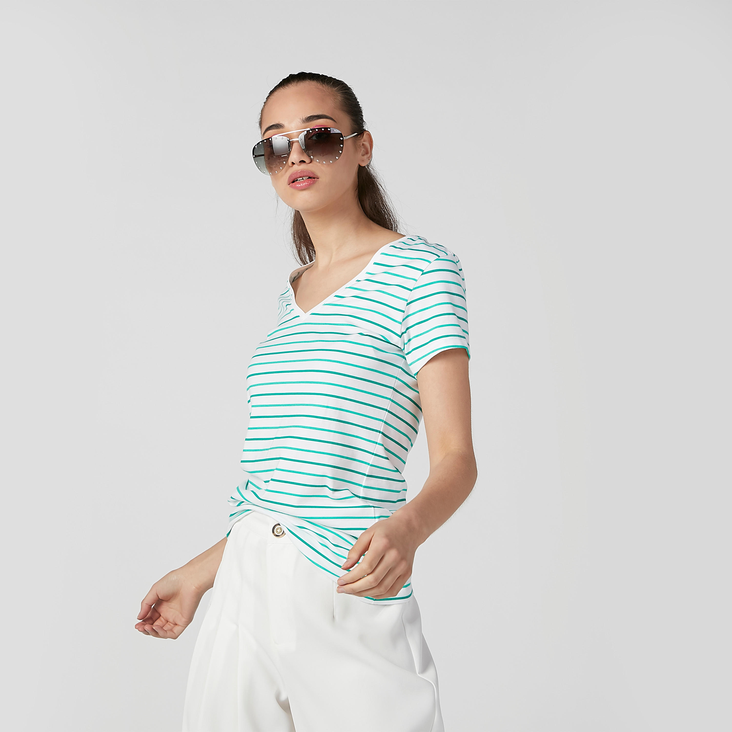 تيشيرت مقلّم بياقة V وأكمام قصيرة-women-clothing-tshirts-image-5