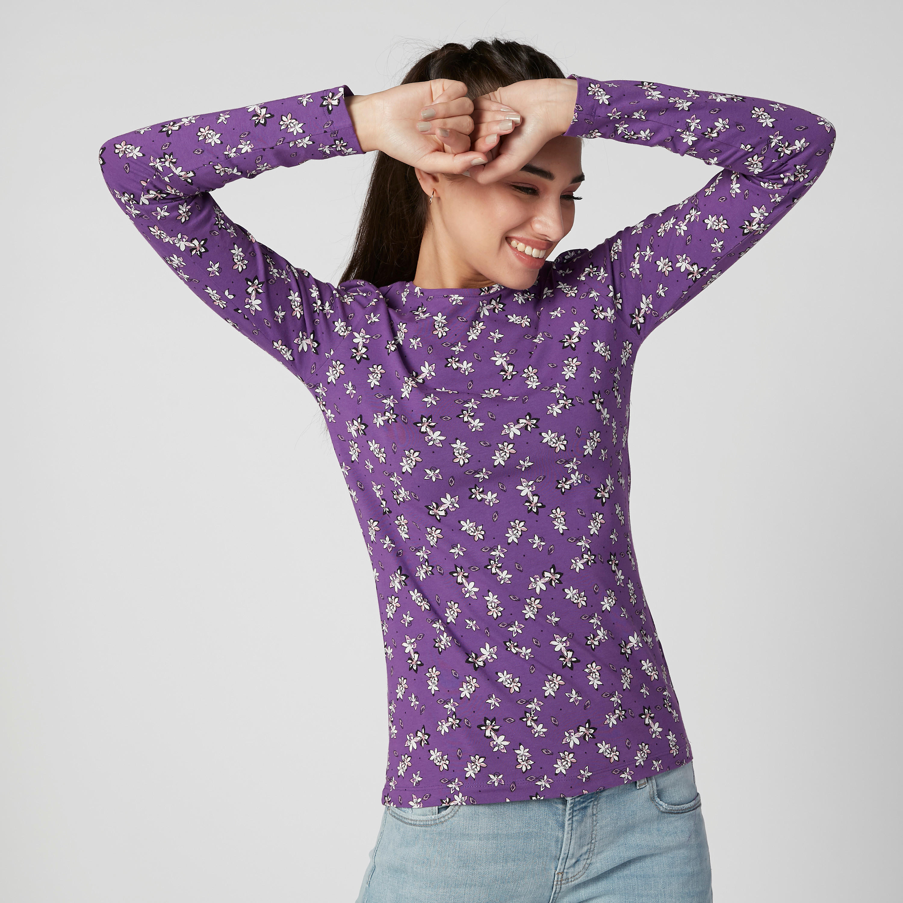تيشيرت بياقة مستديرة وأكمام طويلة وطبعات-women-clothing-tshirts-image-4