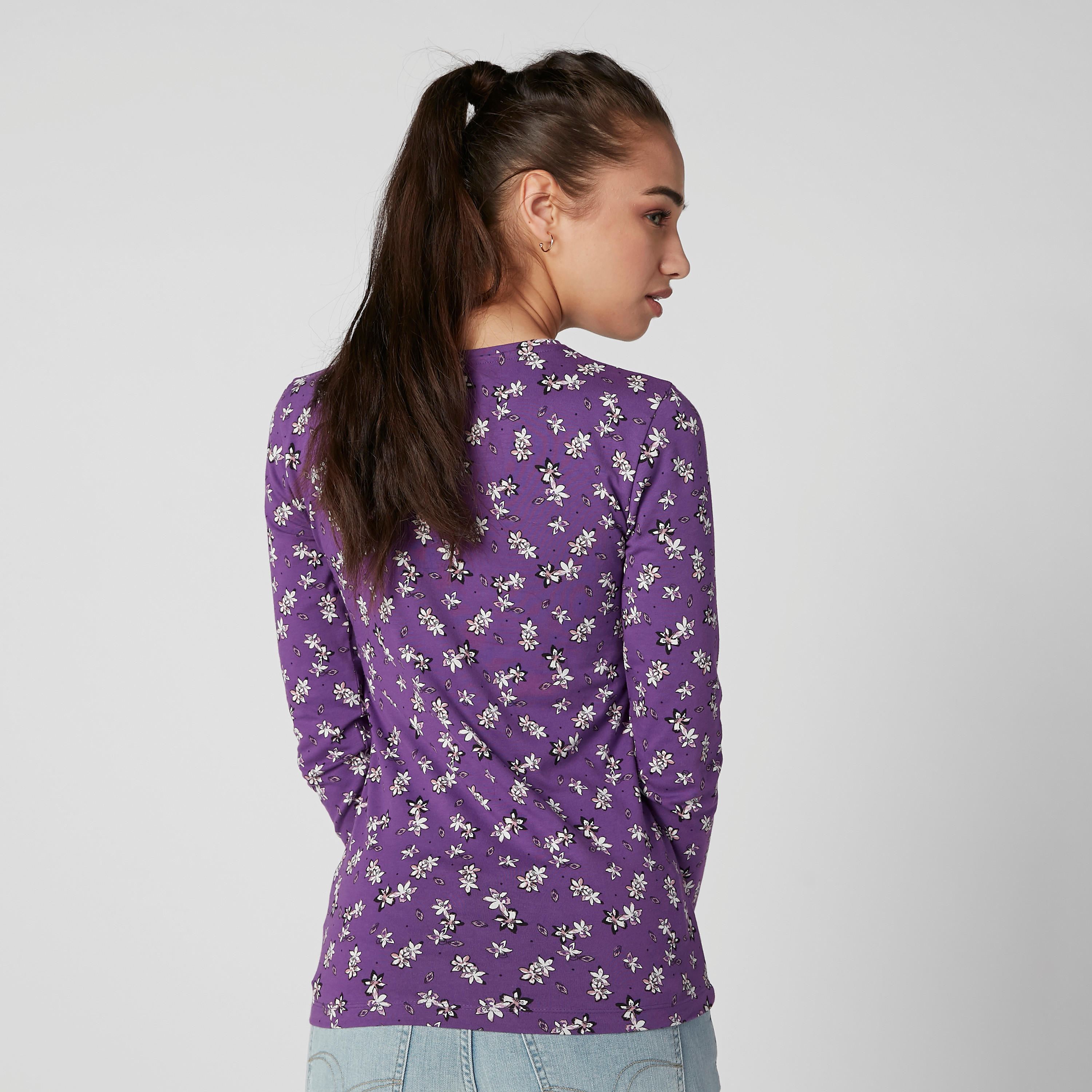تيشيرت بياقة مستديرة وأكمام طويلة وطبعات-women-clothing-tshirts-image-2